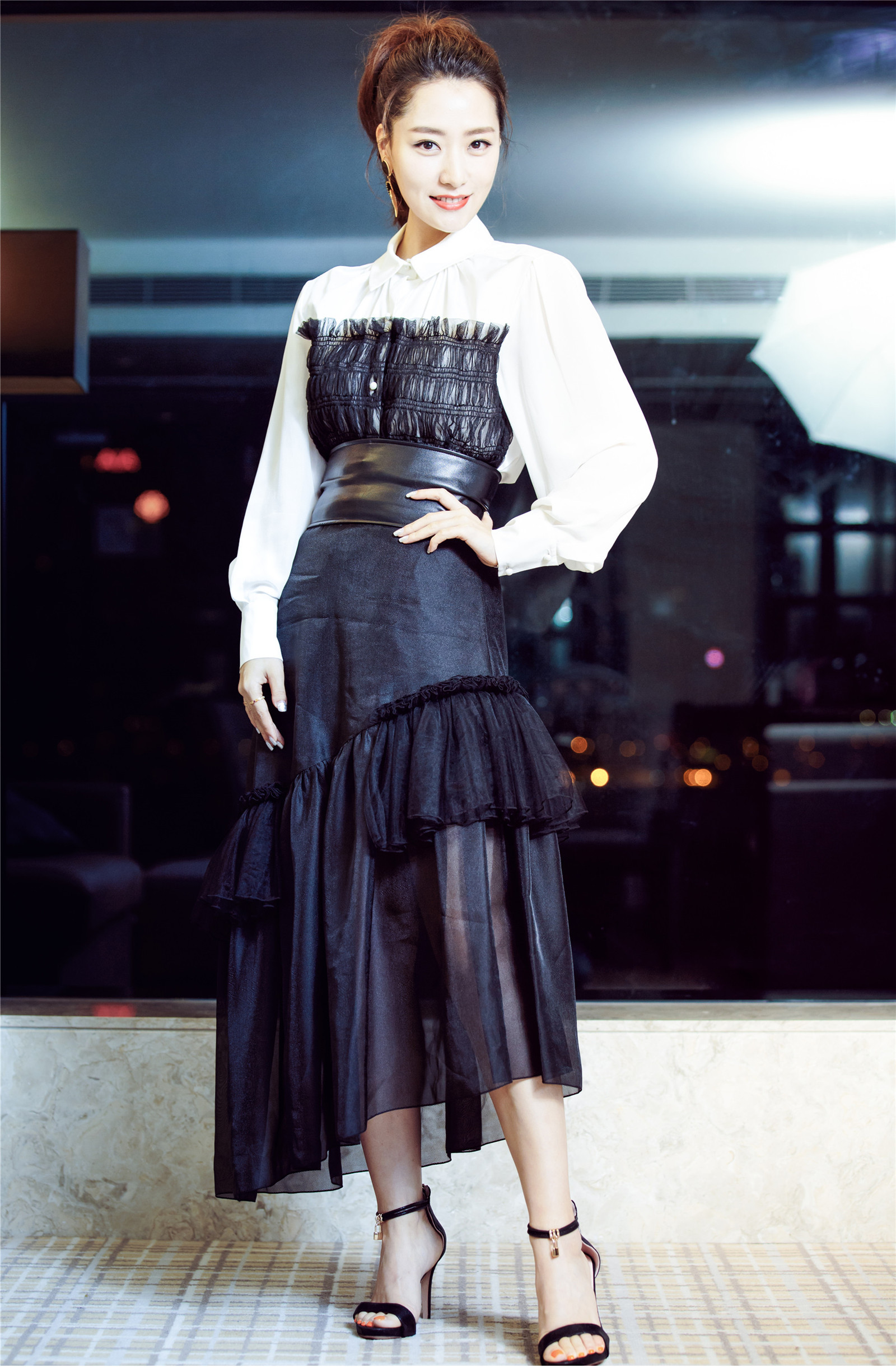 白冰携手杜可风闪耀红毯 《宇宙有爱浪漫同游》香港首映