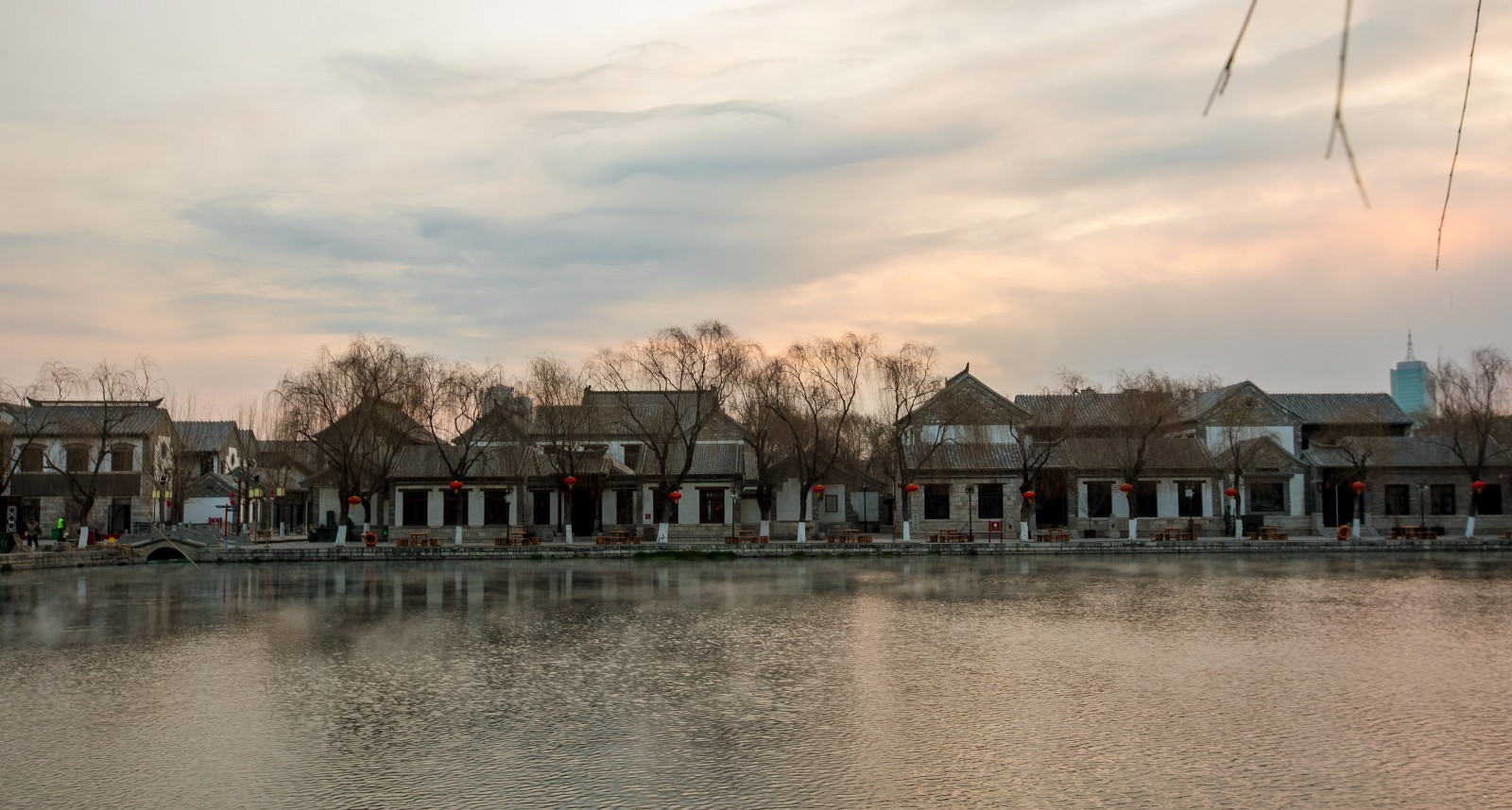 清晨的济南百花洲