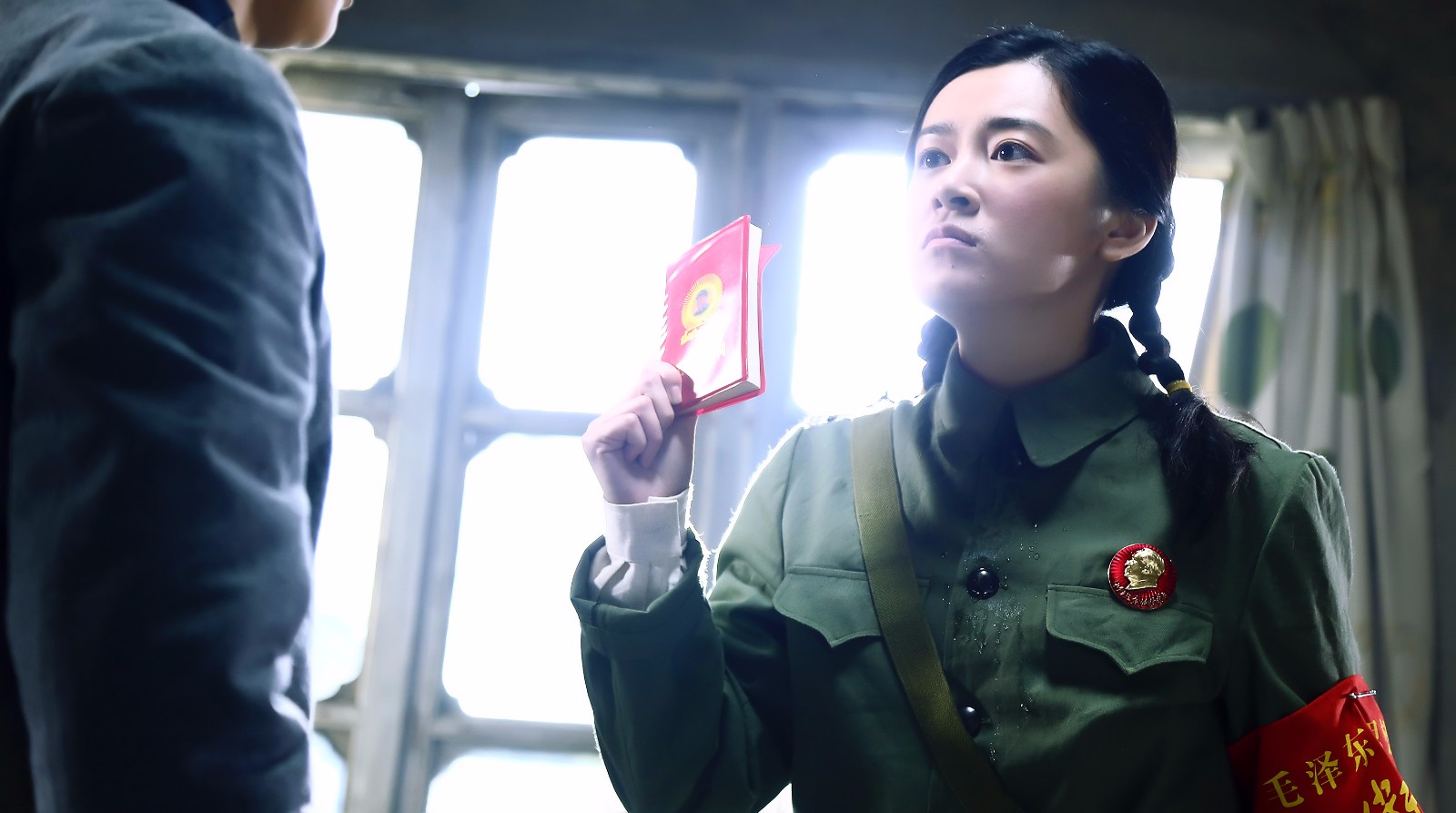 谍战剧《风筝》今日收官 石安妮审讯亲父郑耀先