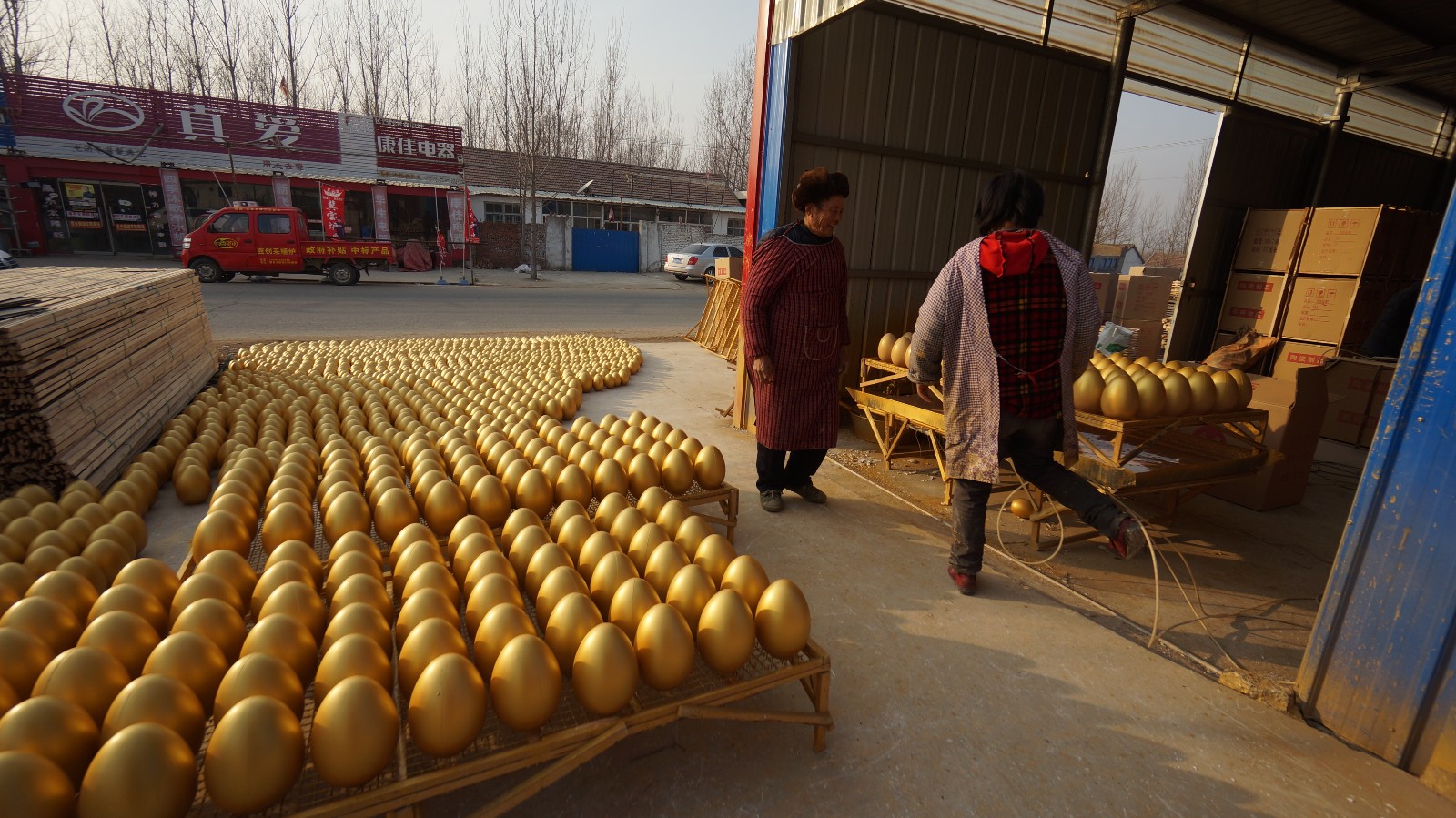 "金蛋村"生产基地进入旺季 全村做蛋年产值3个亿