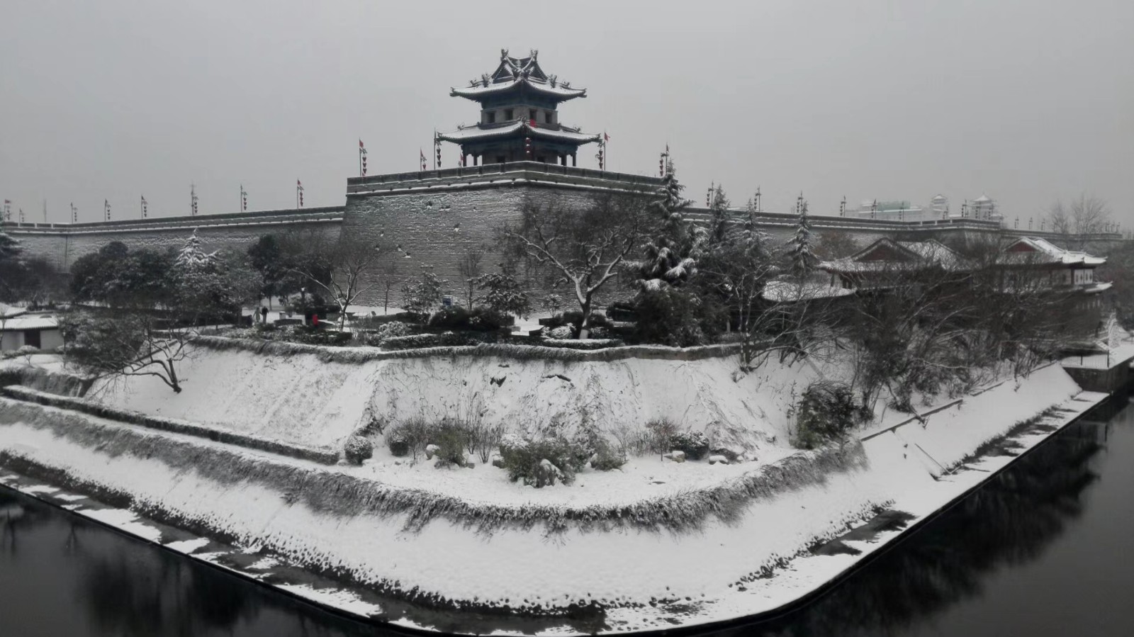西安雪景城墙图片