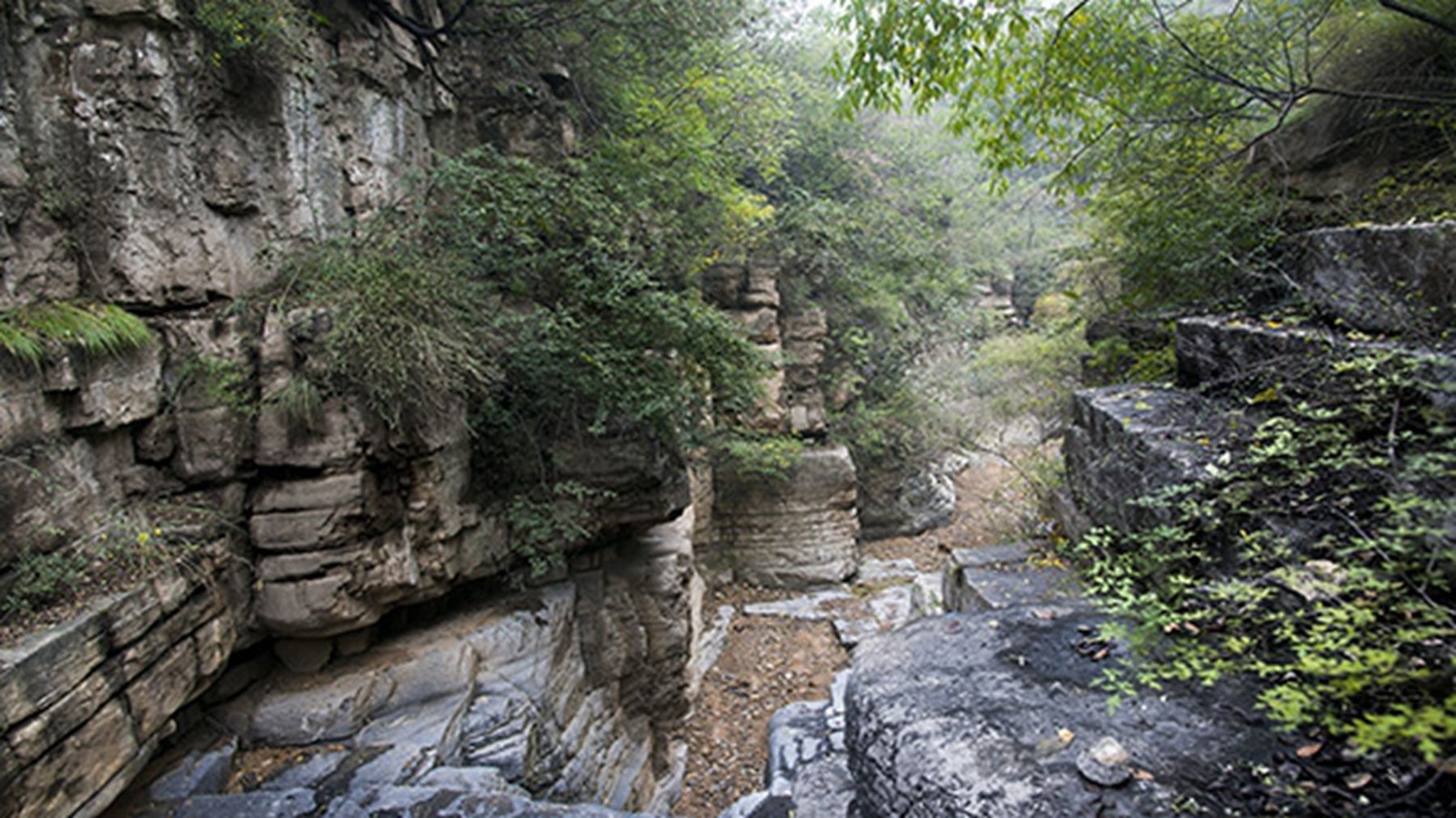 山西运城千年梯子崖山里,藏着一个自然地质景区