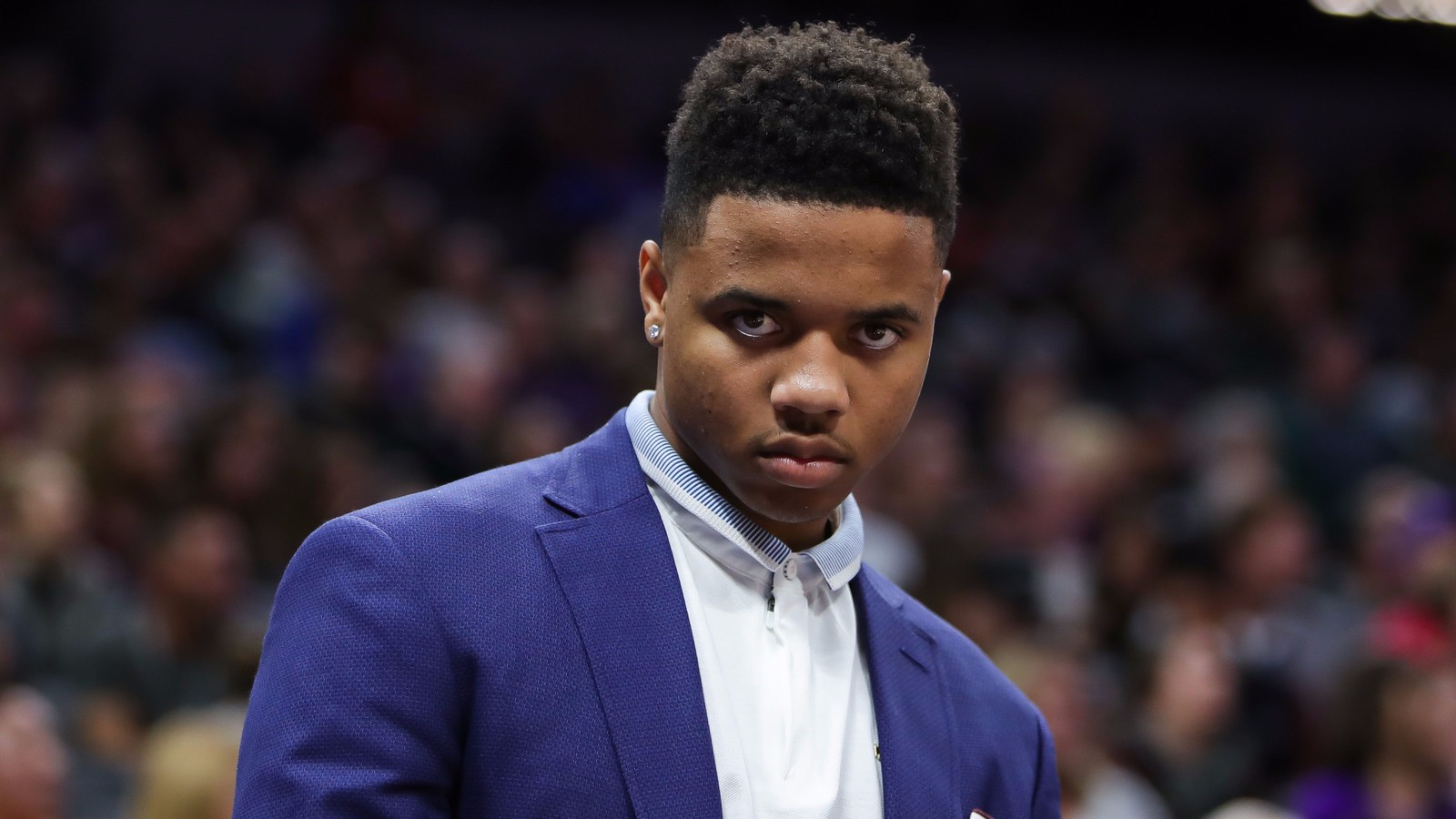 76人富尔茨成为史上第三位替补出战的状元,前两位水出天际