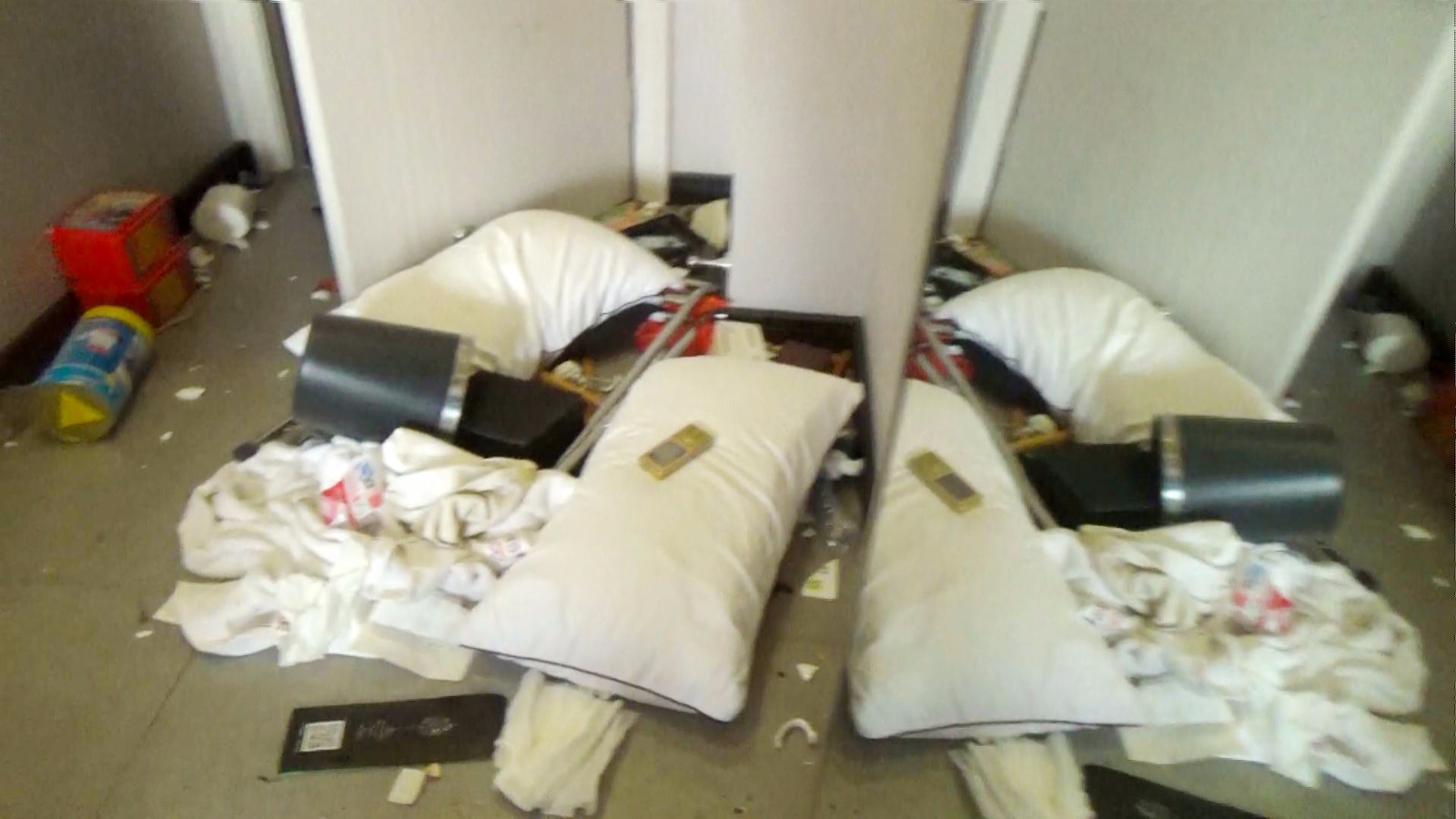 神秘女子住酒店情绪失控 全程用英语大喊欲跳楼