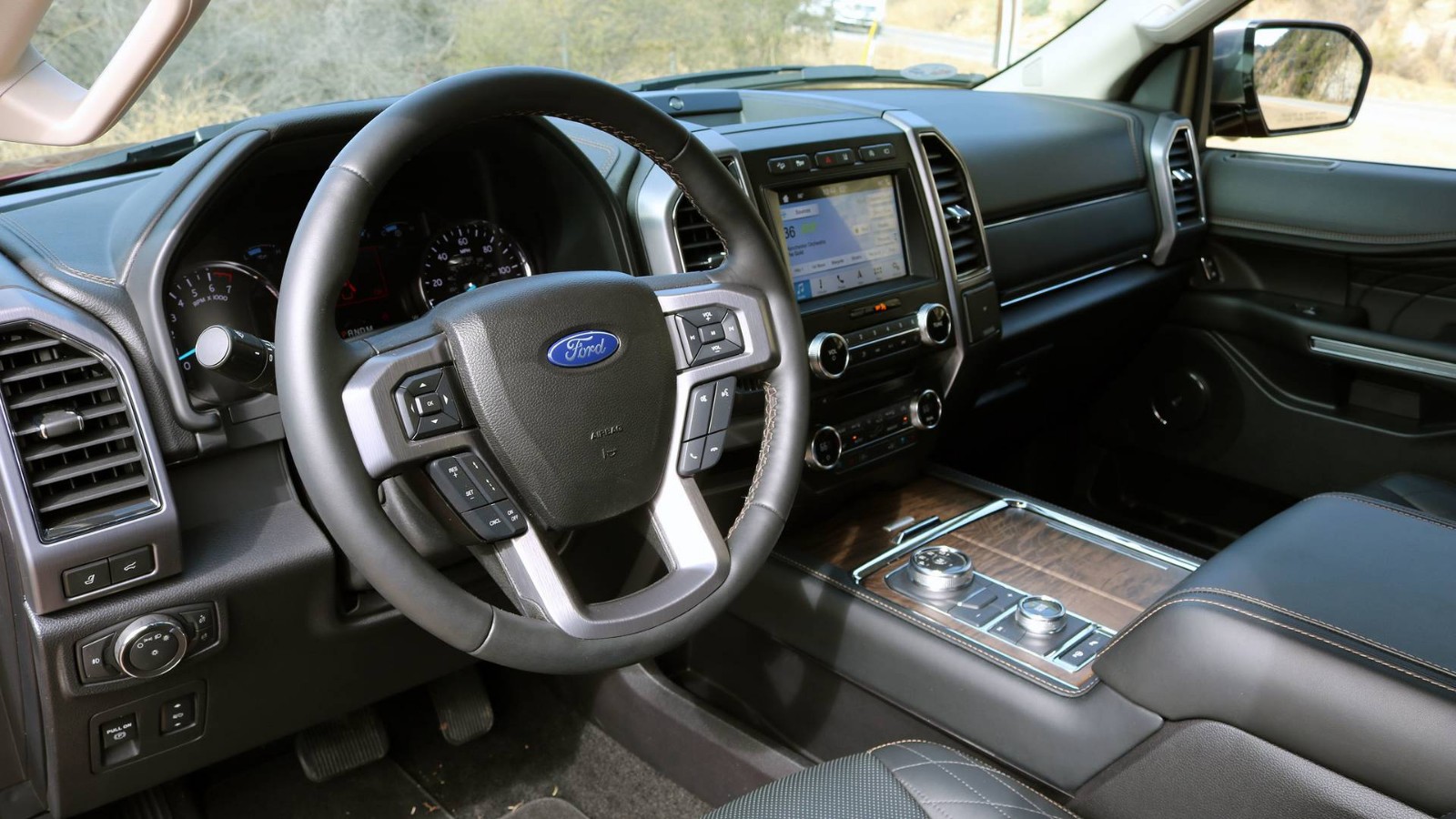 2018款福特征服者全新到店展位现车手续齐全