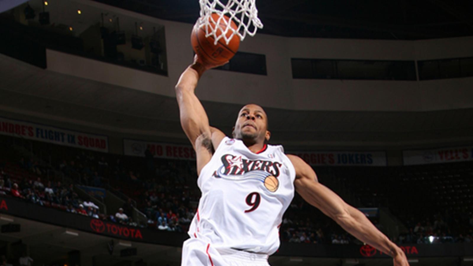 76人9年队史第一人! 13分 6板 6助 4断 3帽, 上一个是伊戈达拉!