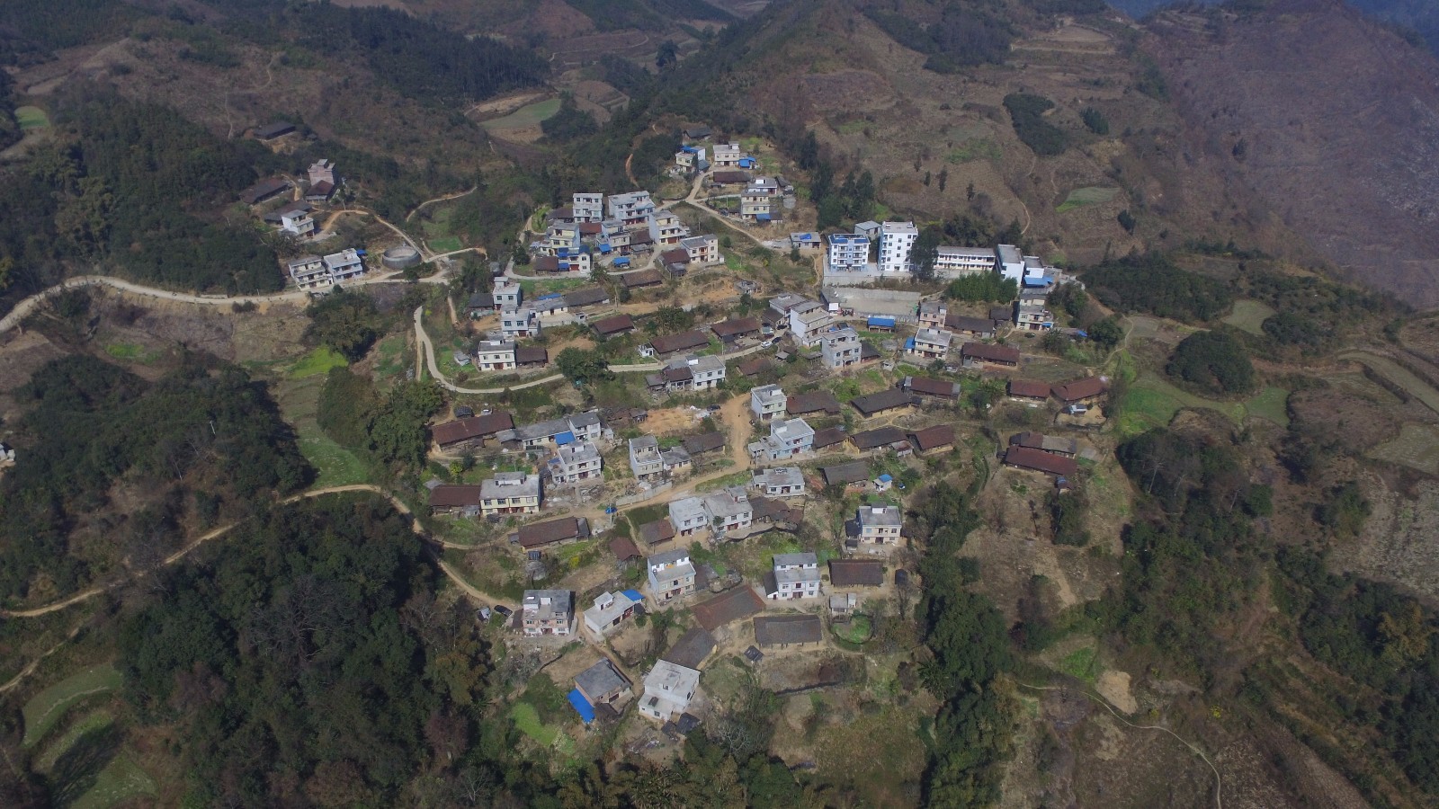 航拍广西百色小山村,一幢幢小楼房是最独特的风景|乐业县|百色市|远景