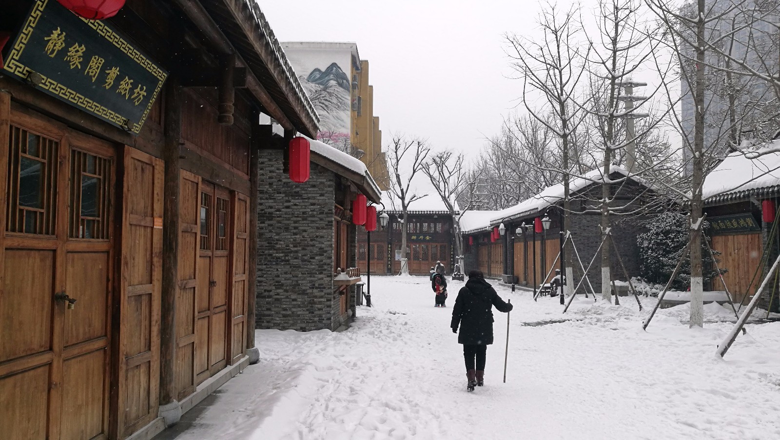 安徽合肥生态历史文化第一街银屏街雪景美引来年轻人拍婚照