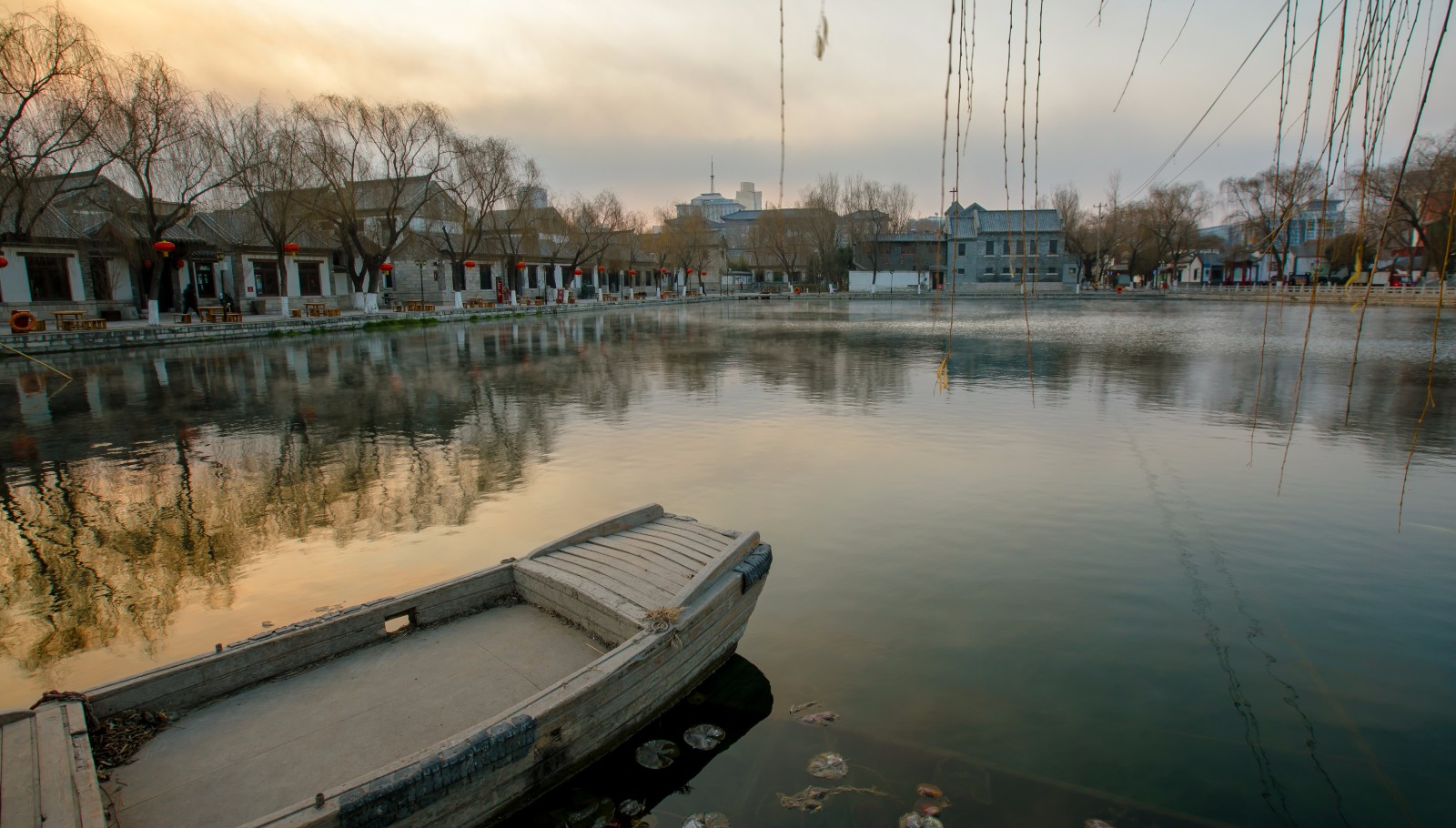 清晨的济南百花洲