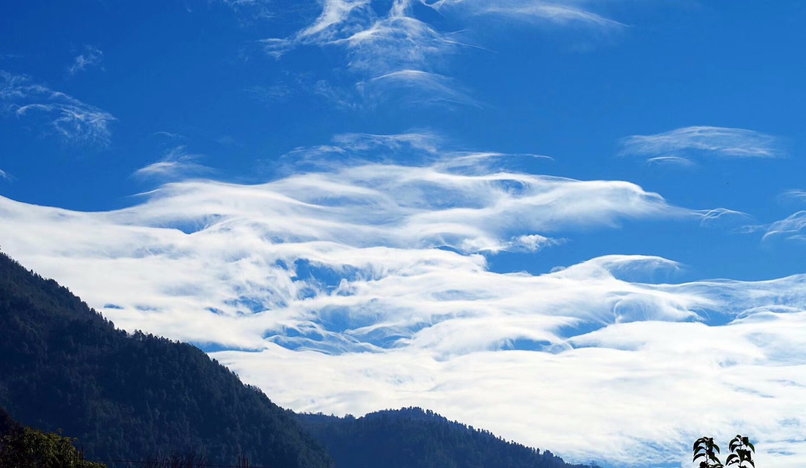 云南上空出现奇观异象,美丽的天空刷爆朋友圈