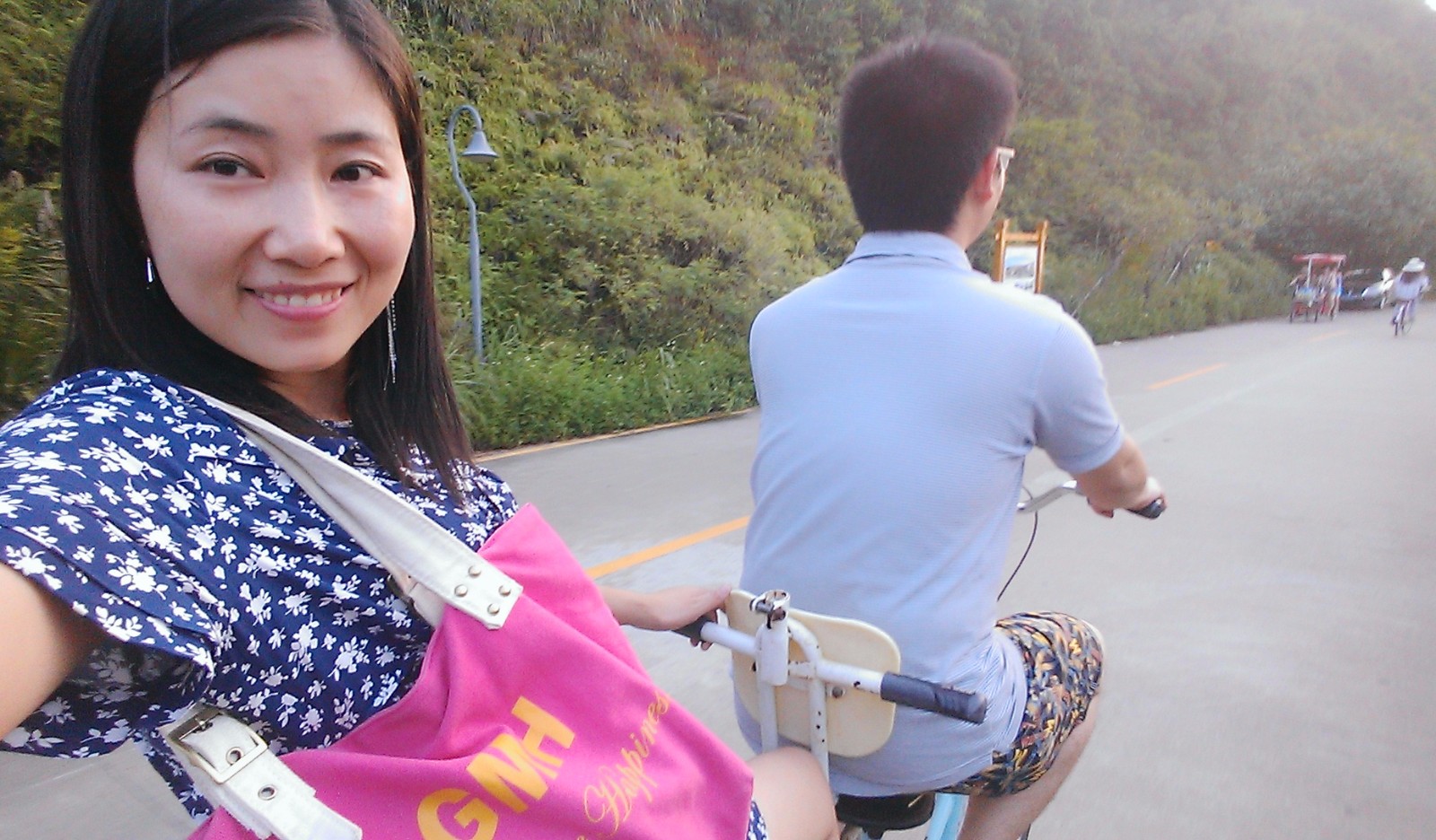 2017年,唐莉和老公带着宝贝儿,在钟祥莫愁湖边的莫愁村,经历多年的风