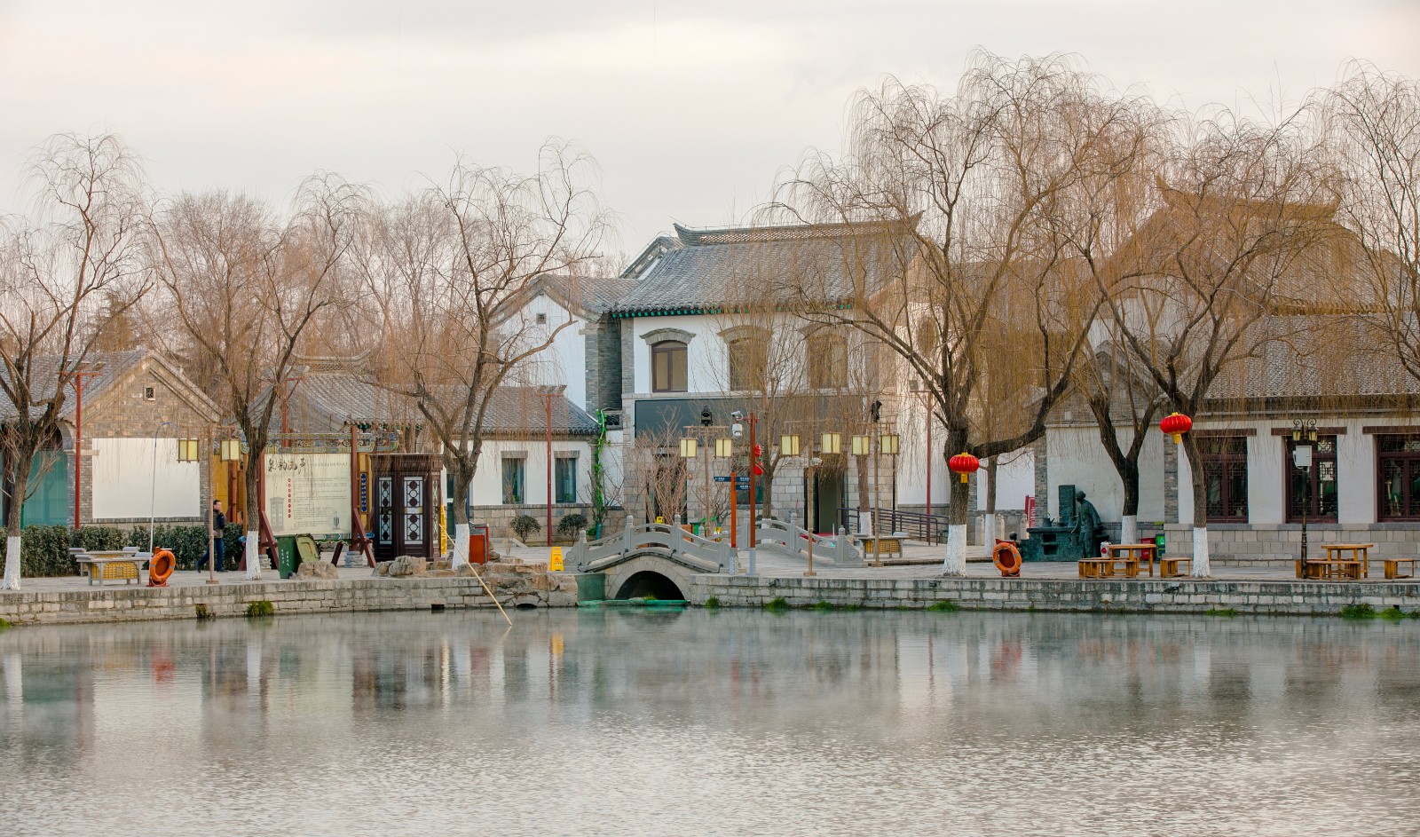 清晨的济南百花洲