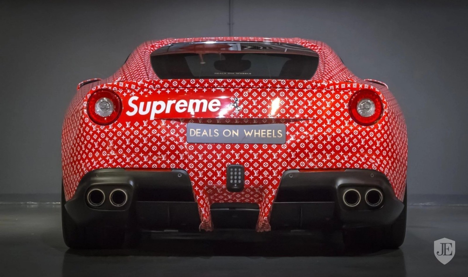 迪拜小富二代,要卖了他的 supreme x lv x 法拉利跑车!