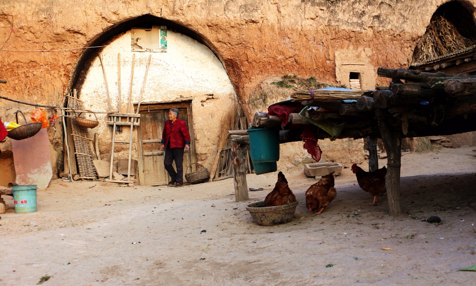 马奶奶一家很早是从陕西省山阳县搬到铜川市的,由于家境贫寒,几个儿子