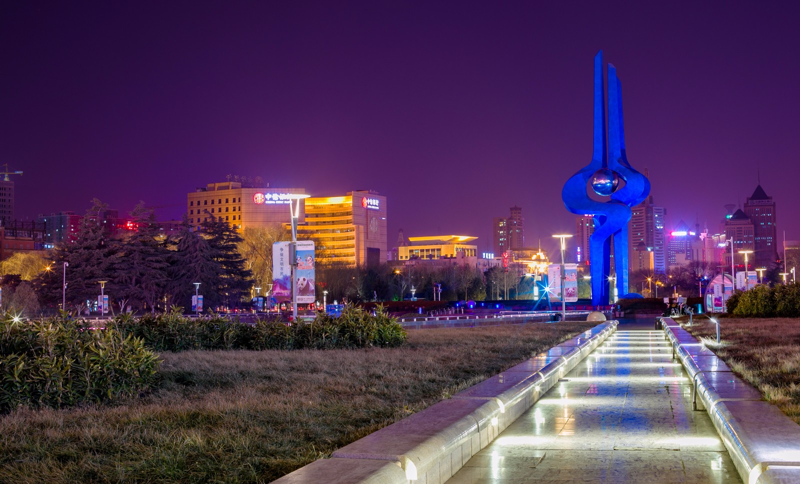 济南泉城广场夜色璀璨