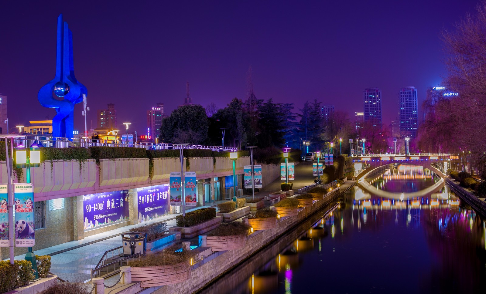 济南泉城广场夜色璀璨