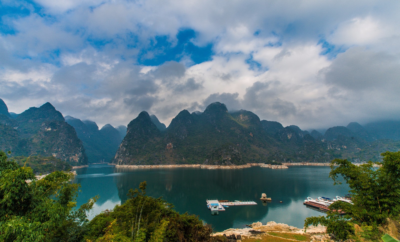 贵州兴义,美丽的万峰湖