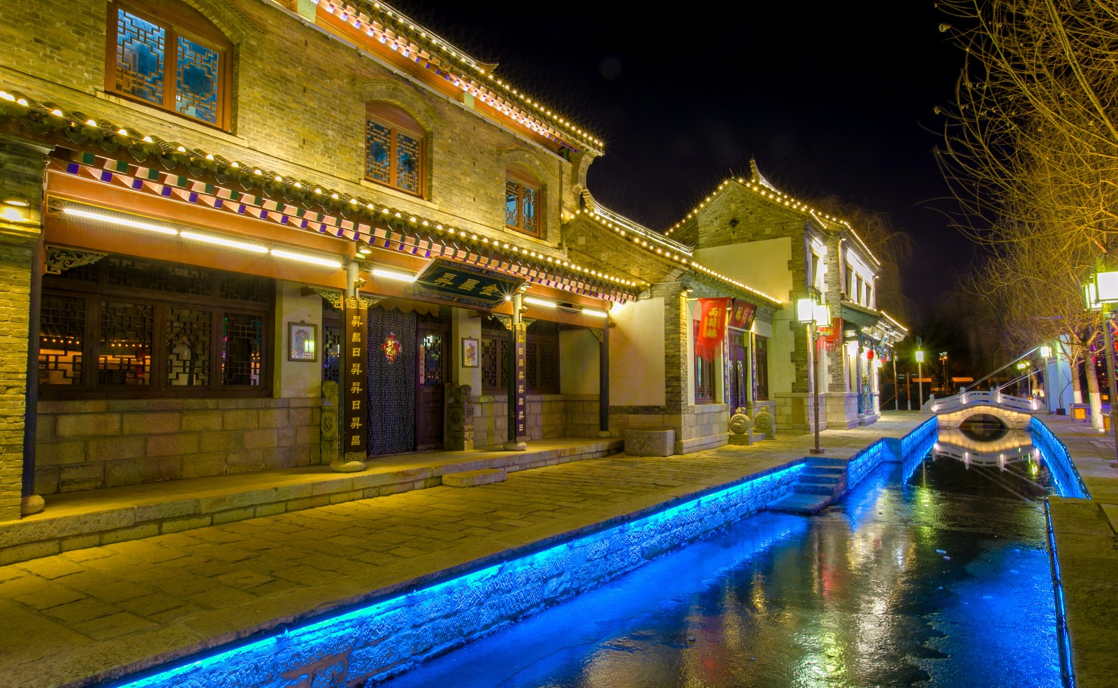 夜色中的百花洲明府城