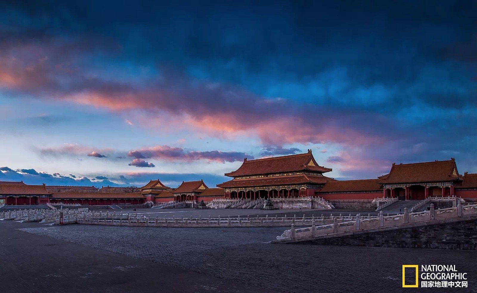 《观》| 从景山公园万春亭观紫禁城全景.《望》| 冬日远眺故宫全貌.