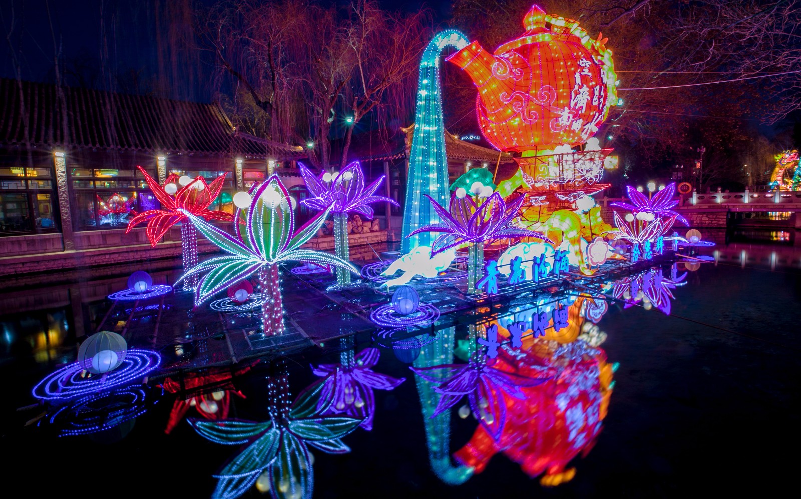 趵突泉灯展开灯了