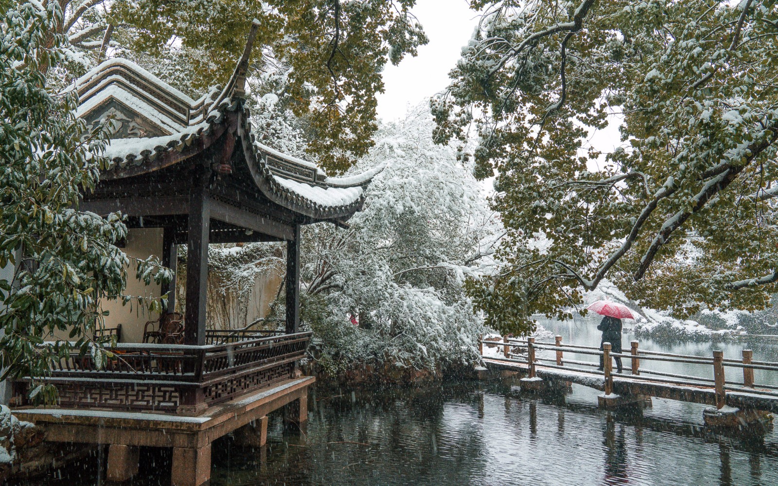 无锡惠山古镇寄畅园,雪中的景色更美