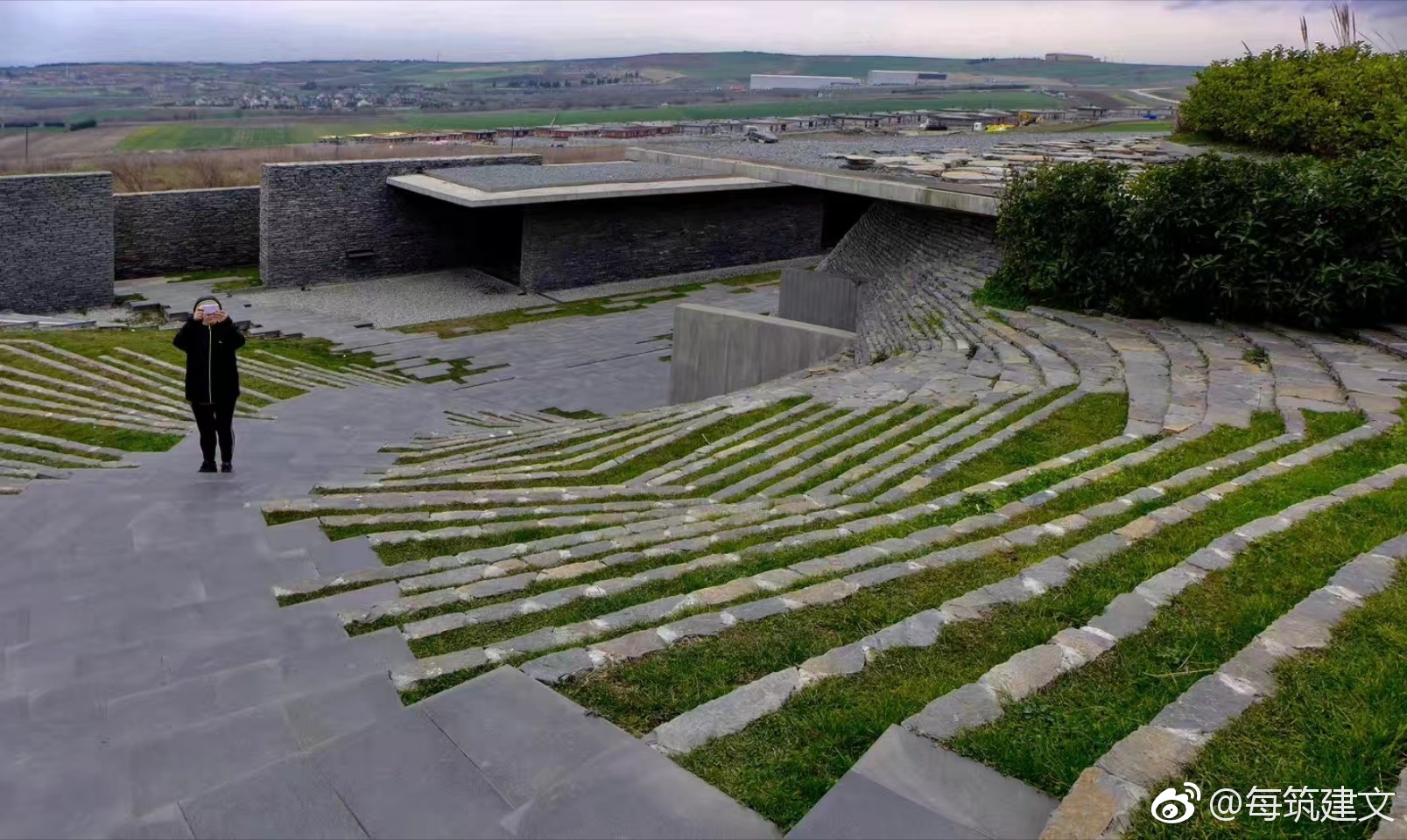 土耳其sancaklar清真寺:低调的姿态形成地景建筑的典范