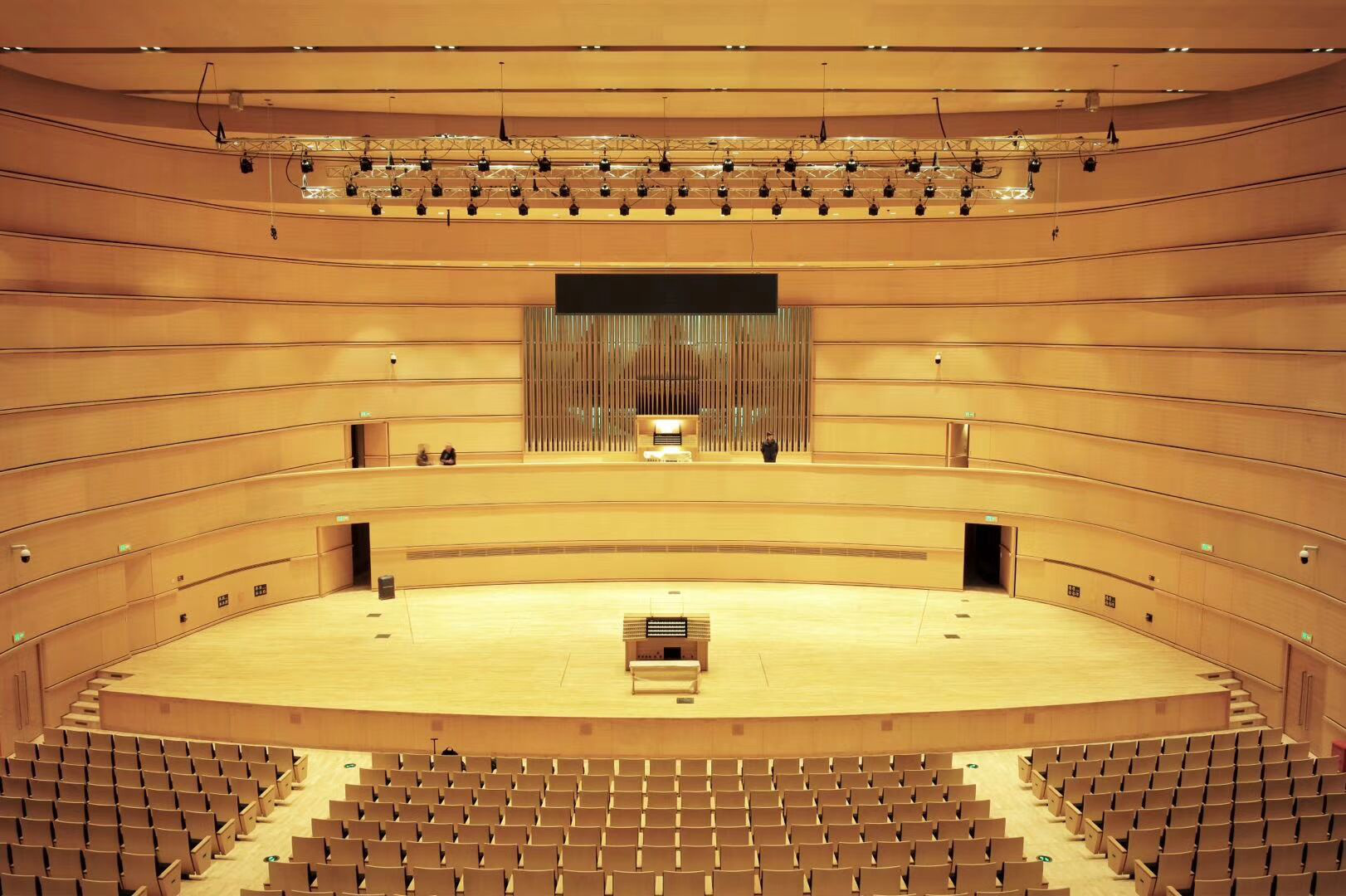 网友看南宁广西文化艺术中心坠落在南宁的明珠