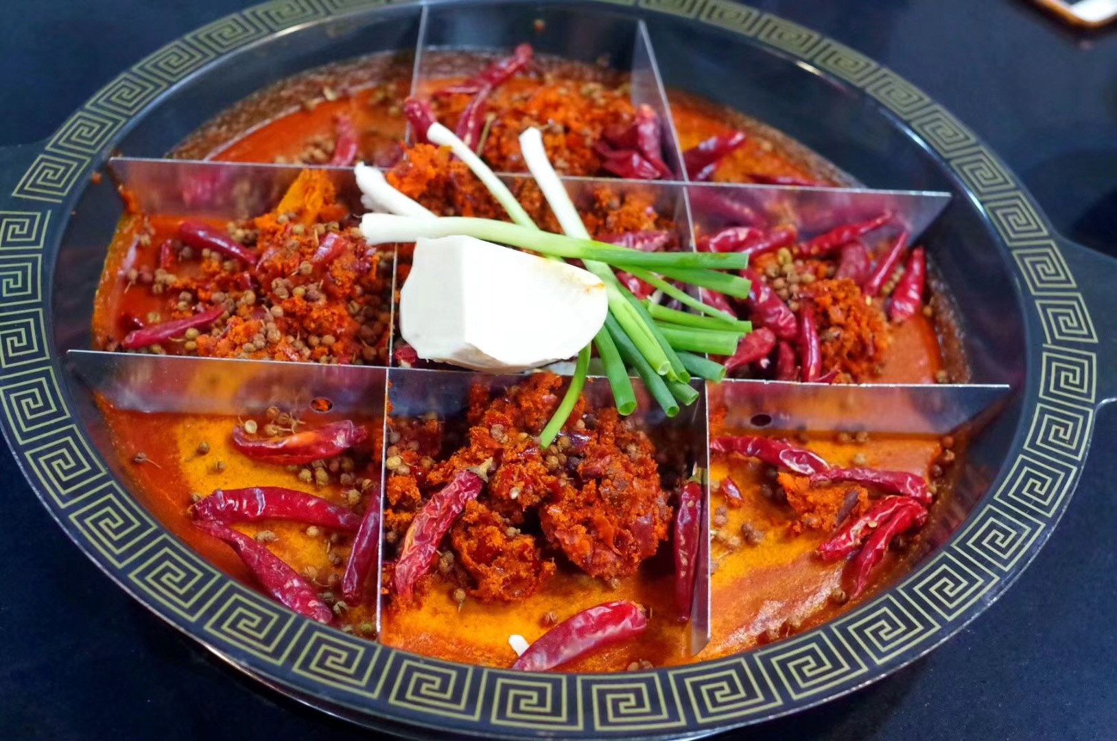 这家火锅,就用2个特色菜,赢得无数顾客心