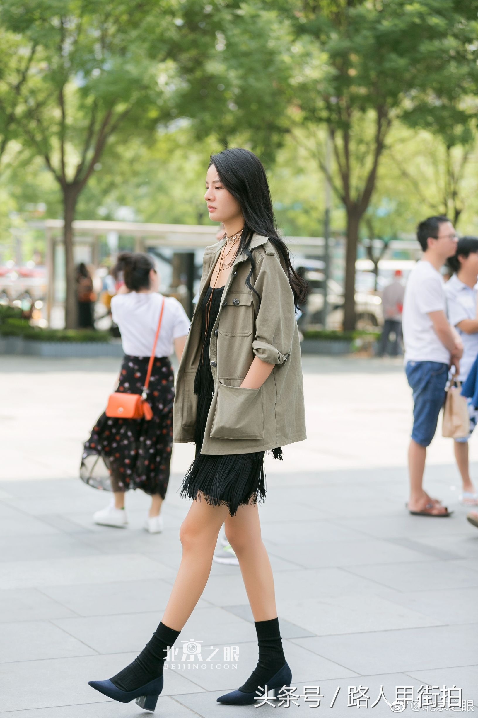 北京街拍牛仔小白鞋满满的少女青春范儿啊