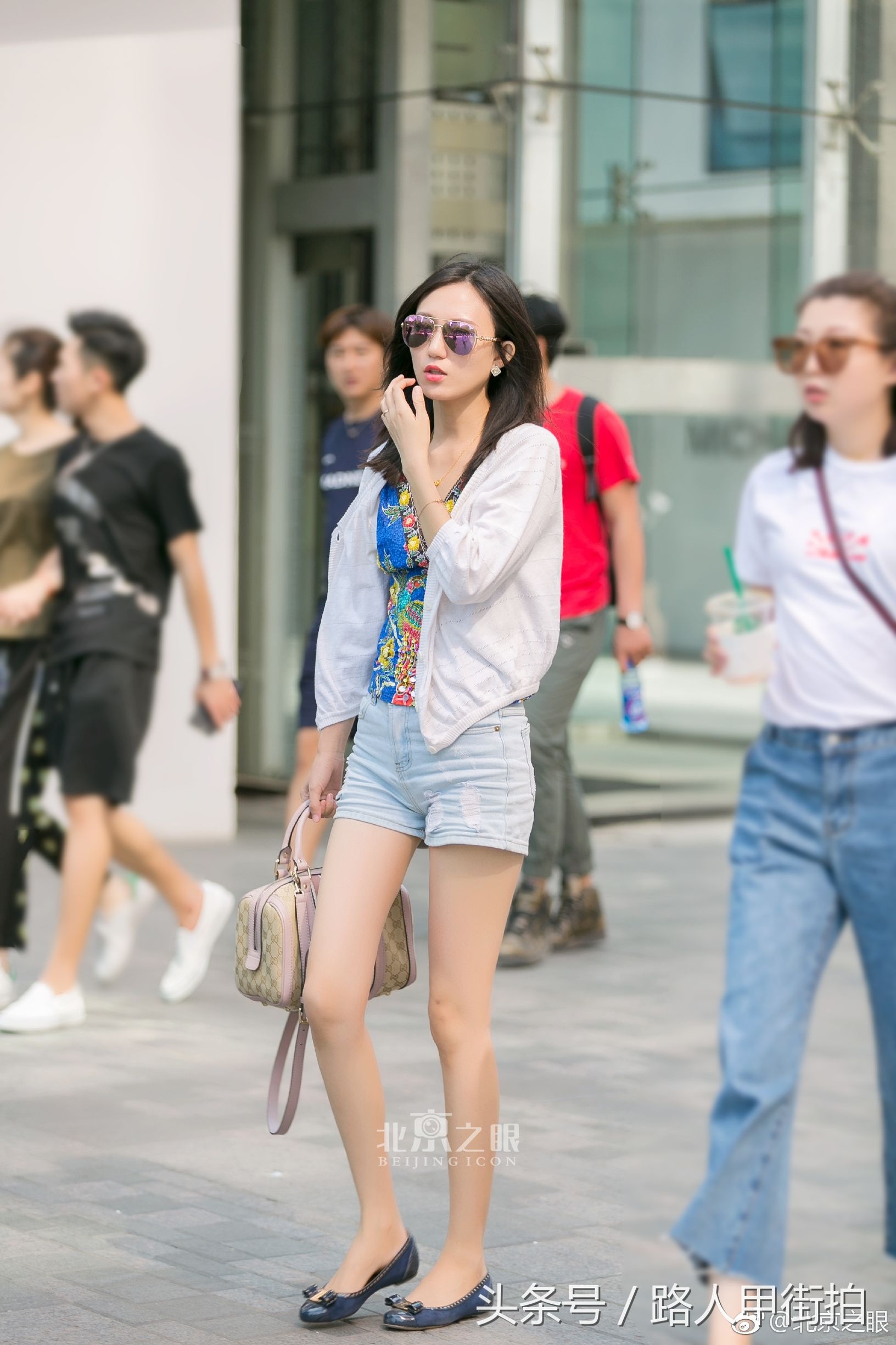 北京街拍,牛仔小白鞋,满满的少女青春范儿啊