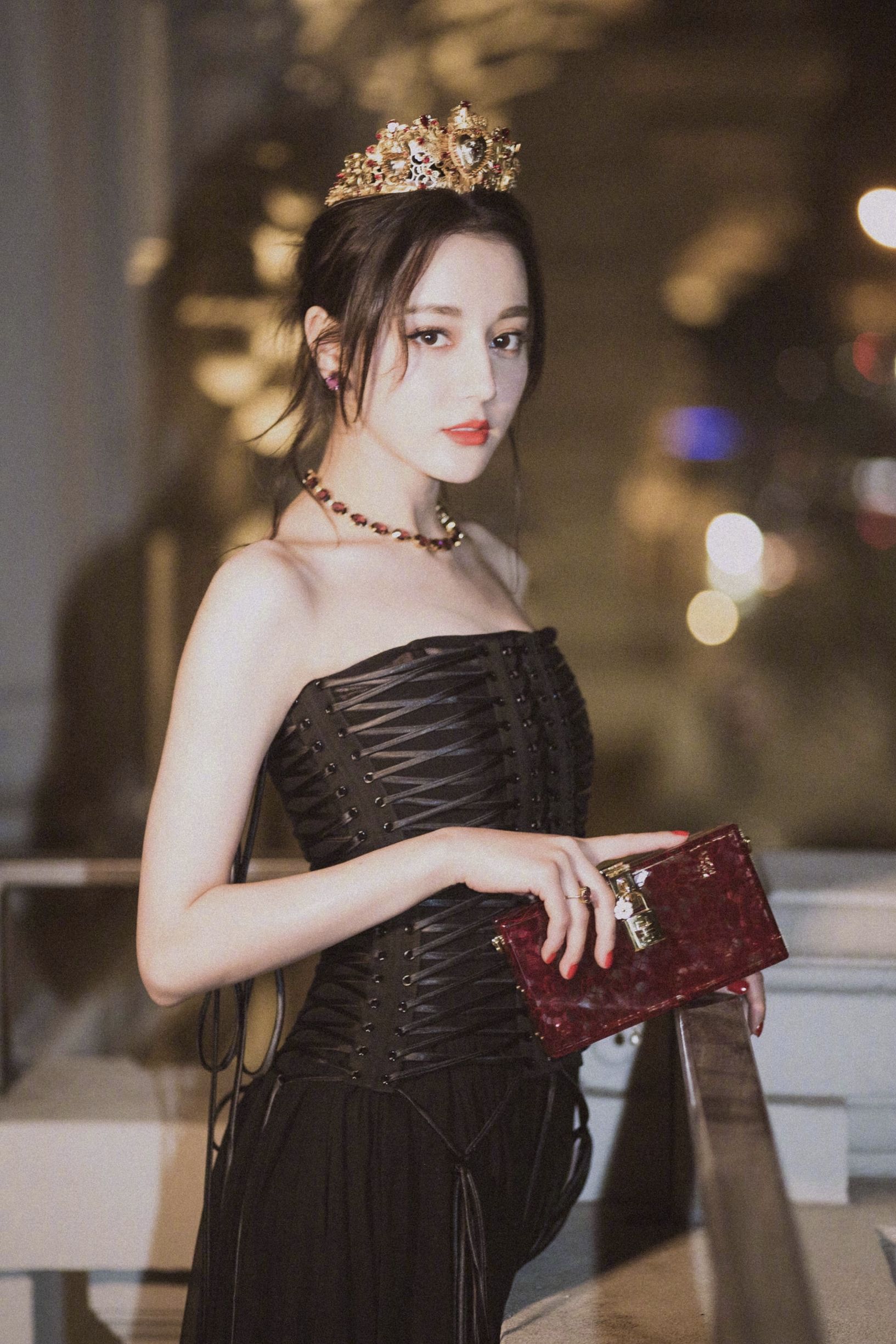 迪丽热巴 把杜嘉班纳的异域风情时尚玩出新高度