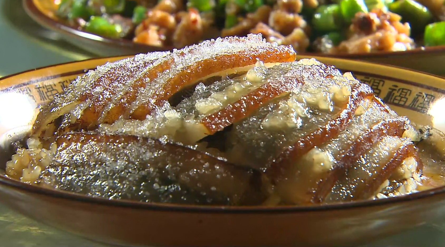 【到四川渠县,必尝賨人谷特色农家菜,夹沙肉晶透甜糯,好吃到犯规】还