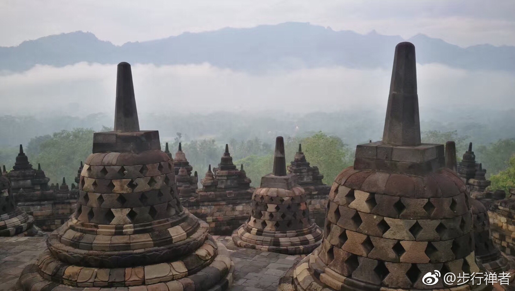 印度尼西亚婆罗浮屠 Borobuldur,现存世界上最大的佛塔建筑|婆罗浮屠|佛塔|印度尼西亚|蒲甘|建筑_新浪新闻
