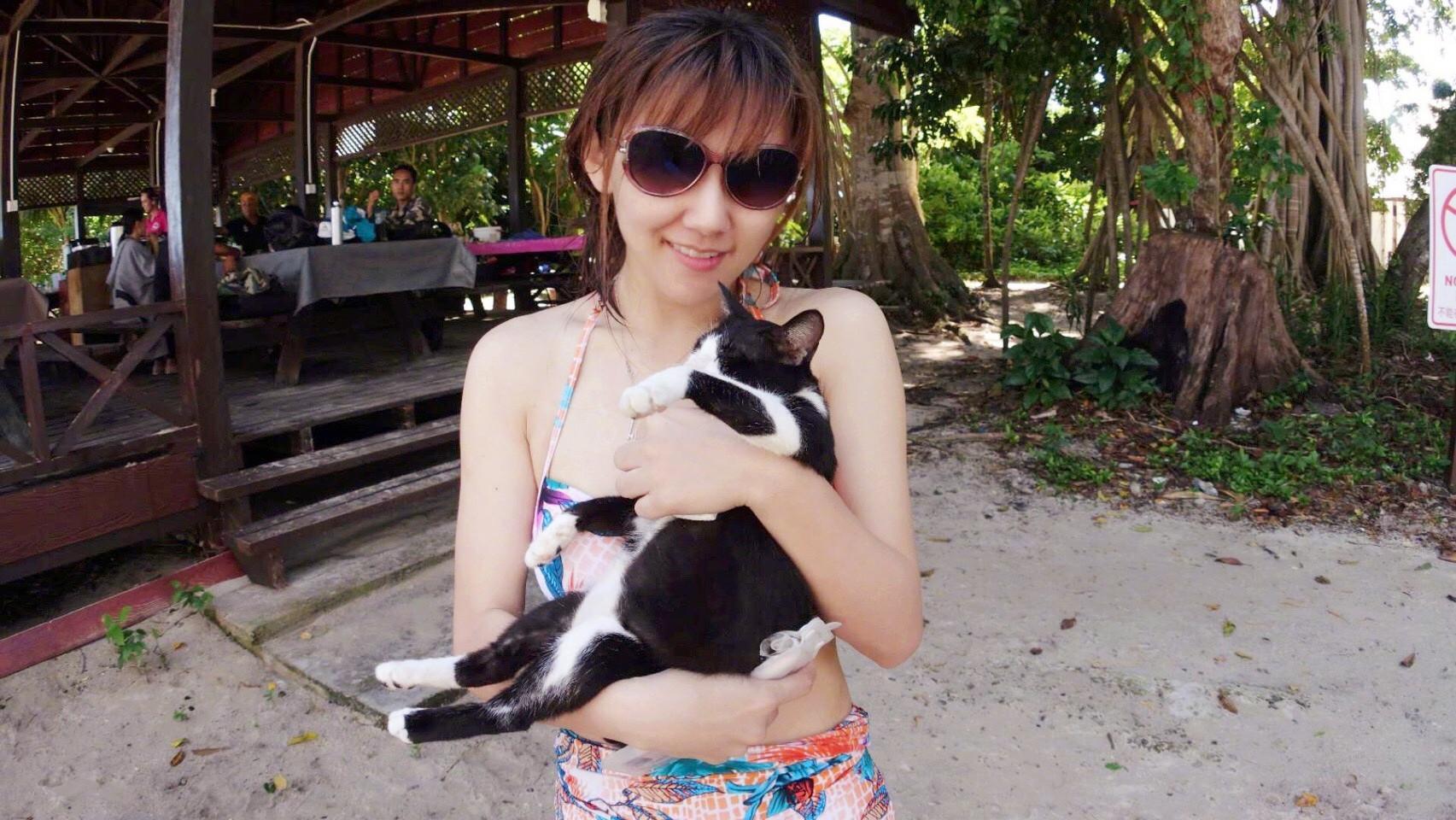 lol小苍被喷捂住了不存在的胸,苍姐吹自己是36e