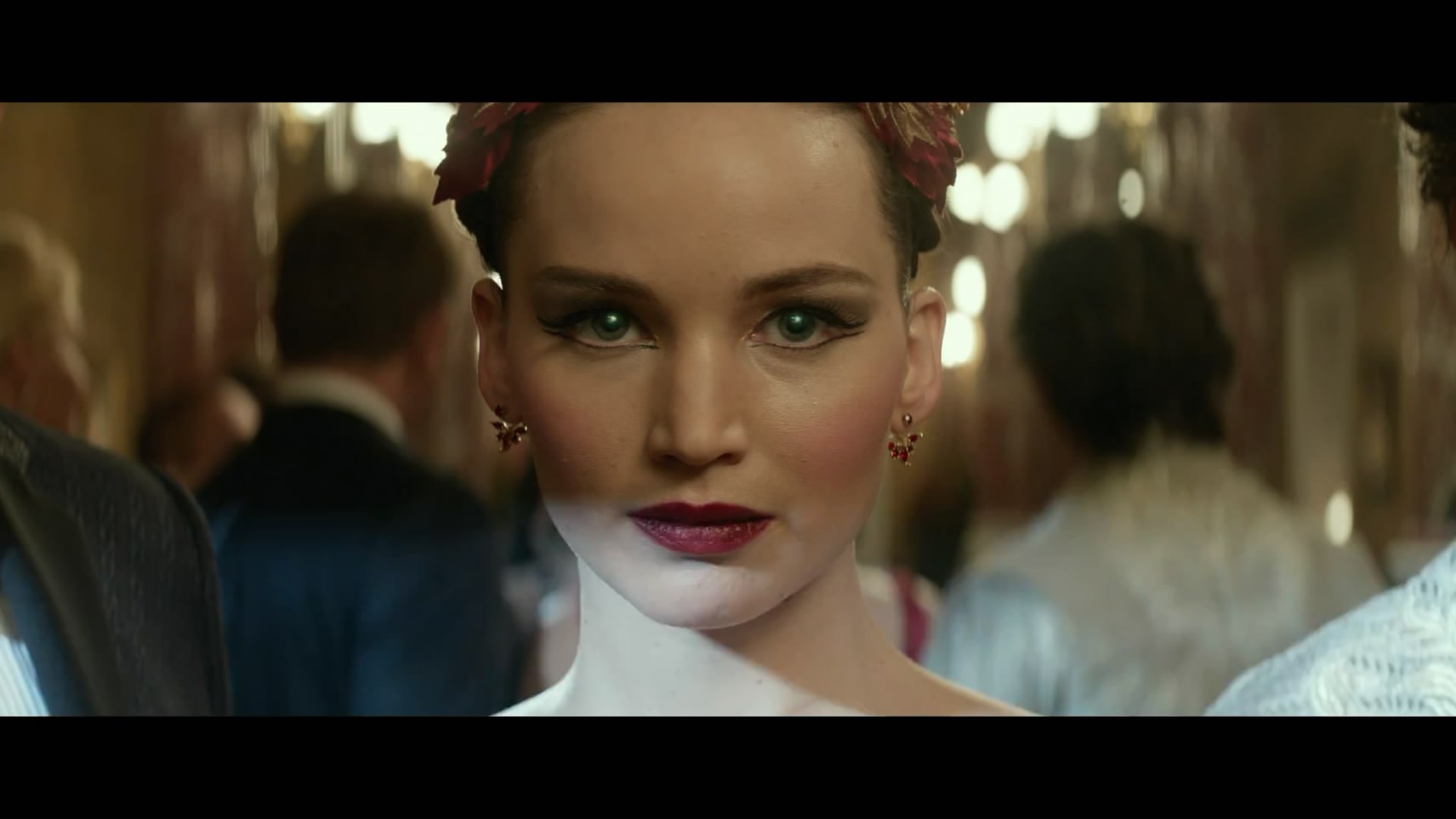 《红雀》全长预告出炉 "大表姐"成百变女特工