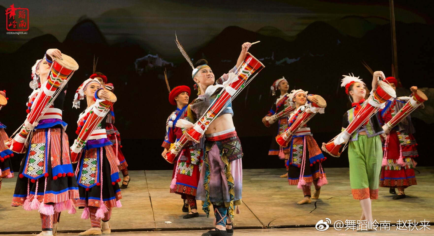 广东省首部大型当代瑶族舞剧瑶山那抹红留在大瑶山瑶家的火把总