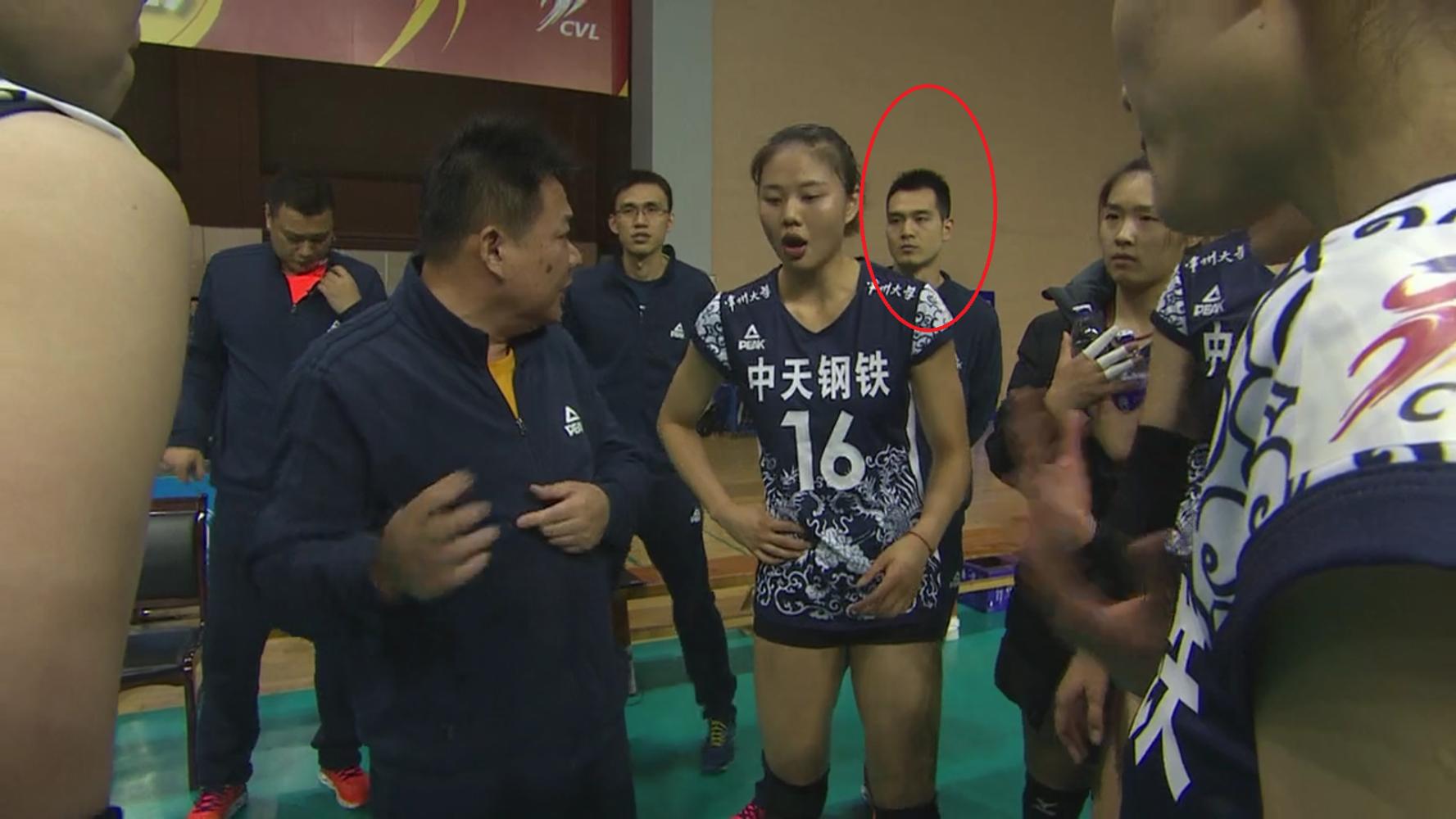 李童去哪了?在江苏常州给江苏女排当教练呢.