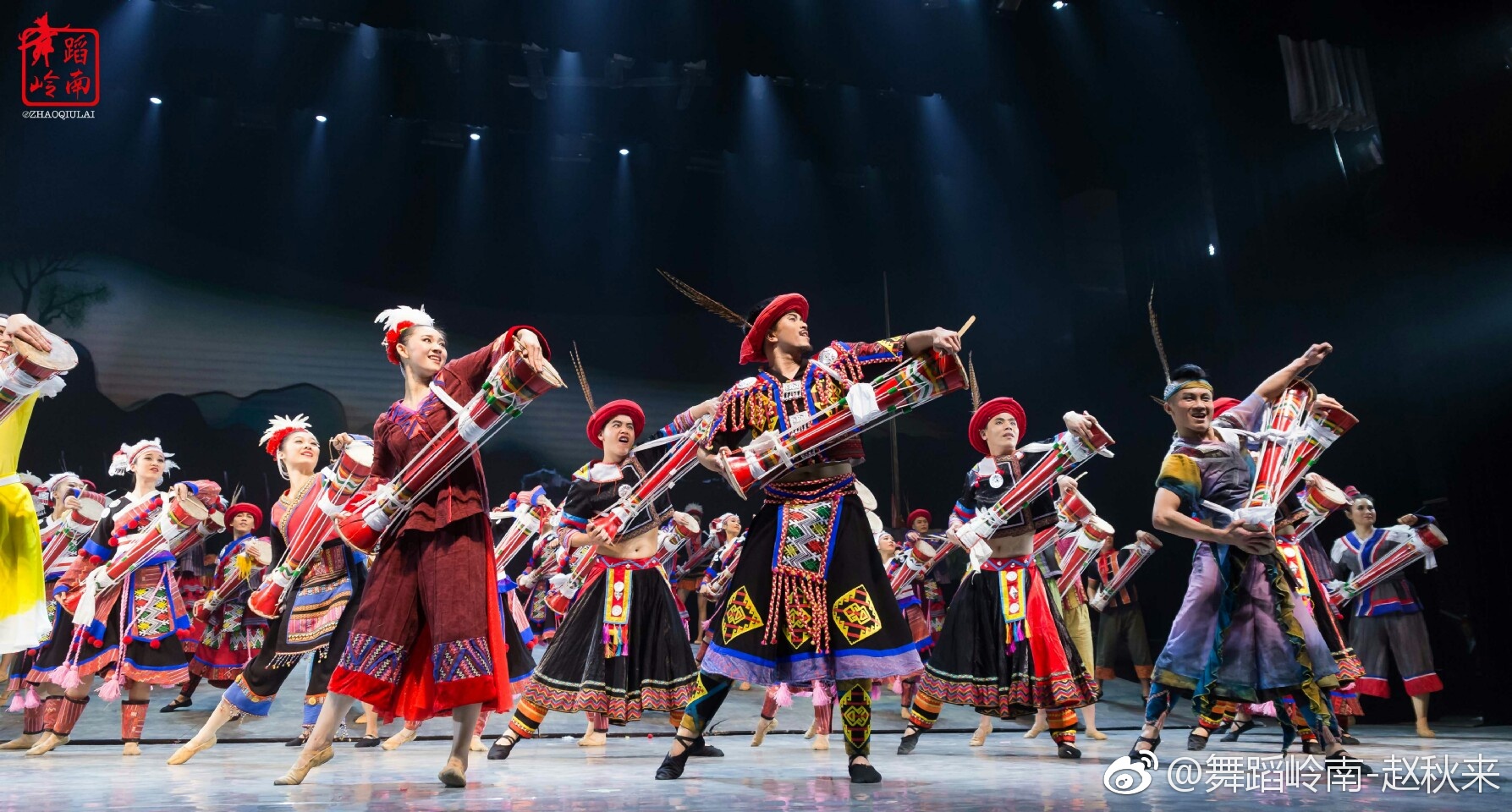 广东省首部大型当代瑶族舞剧瑶山那抹红留在大瑶山瑶家的火把总