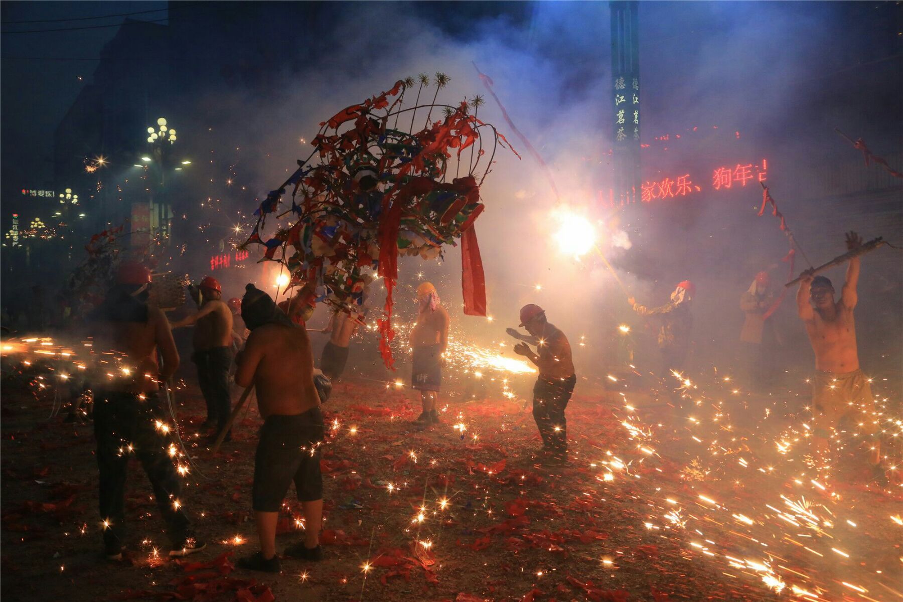 正月十五德江县土家族炸龙闹元宵正月十五德江县土家