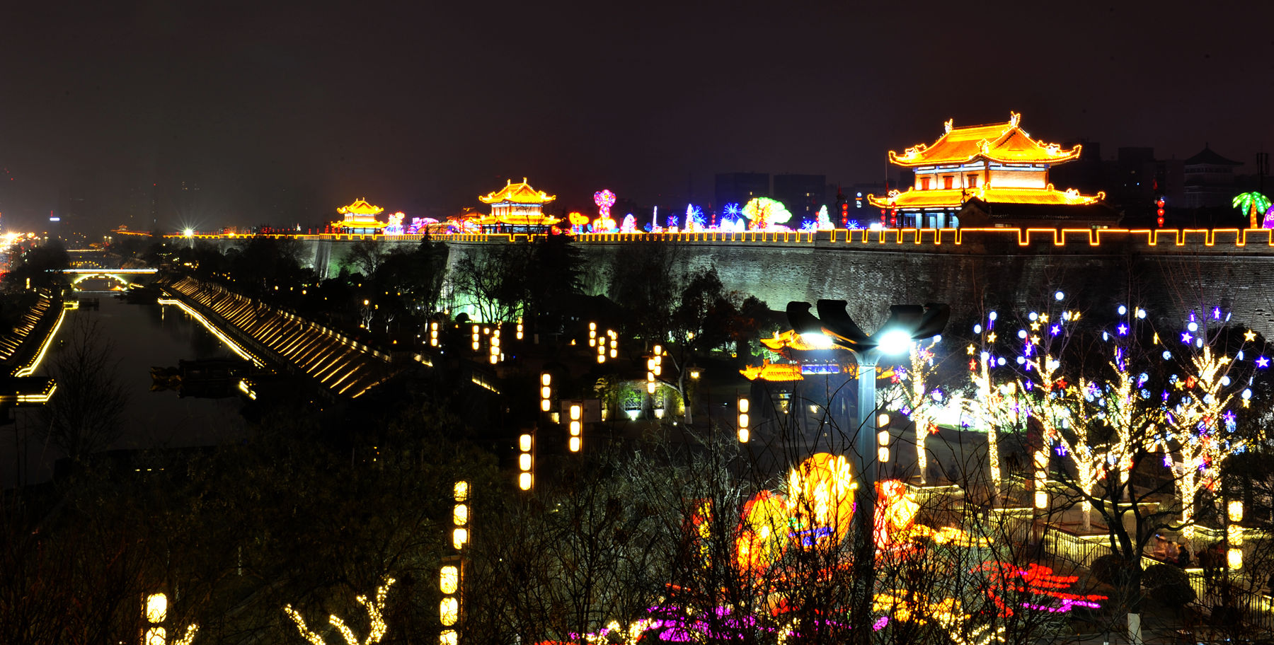 2018年西安永宁门城墙新春灯会璀璨