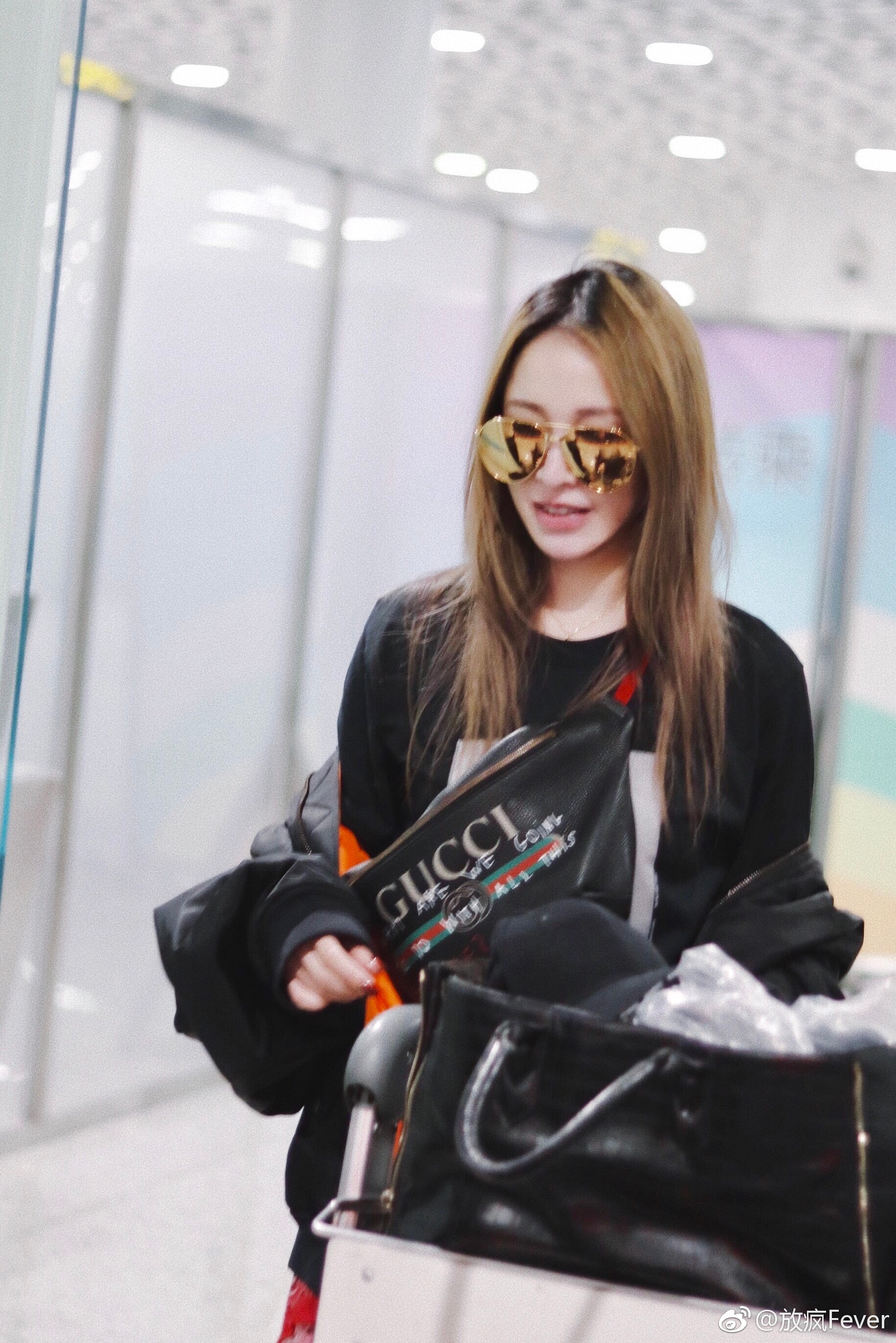 即将发行新专辑的她,期待我们在机场早日遇见呐!@萧亚轩