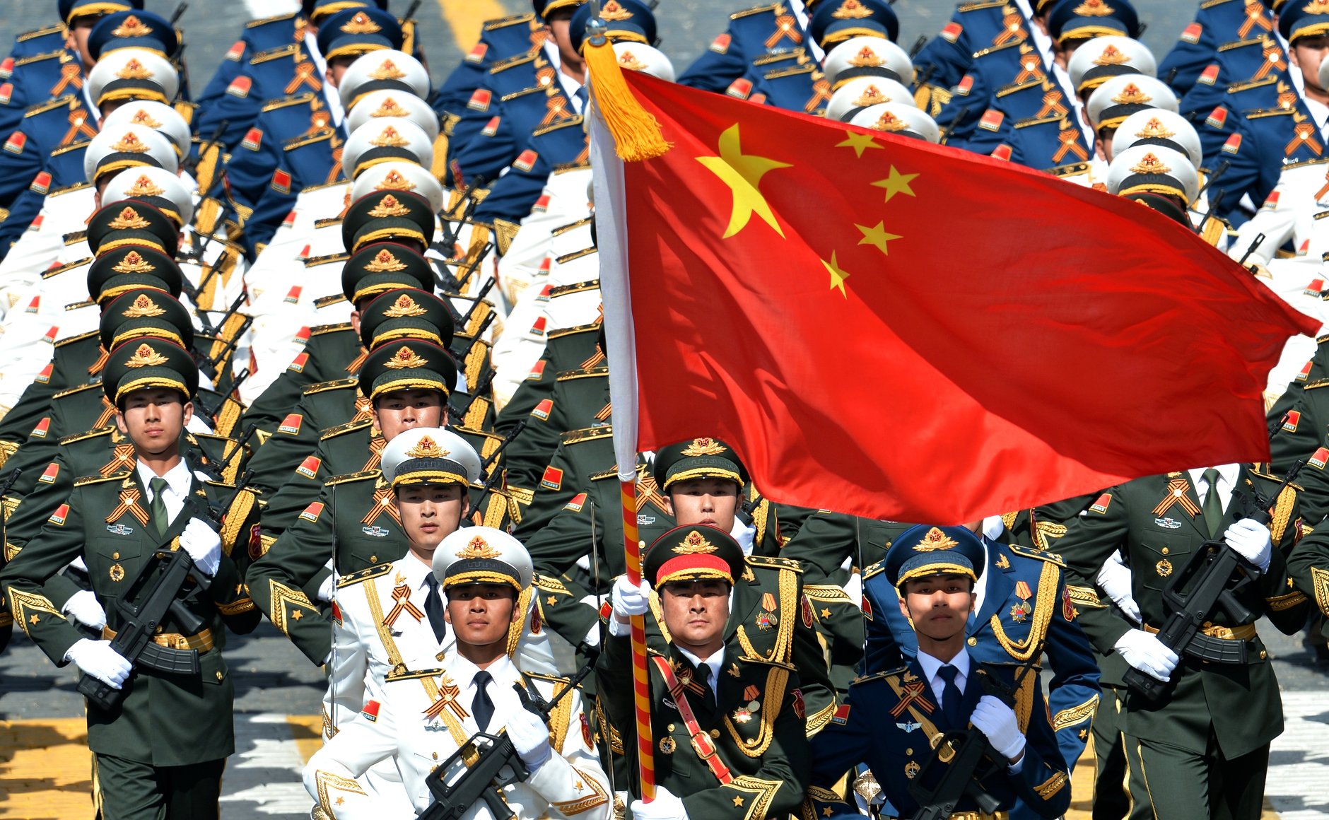 年红场阅兵中手持qbz-95于红场上受阅的中国人民解放军三军仪仗队士兵