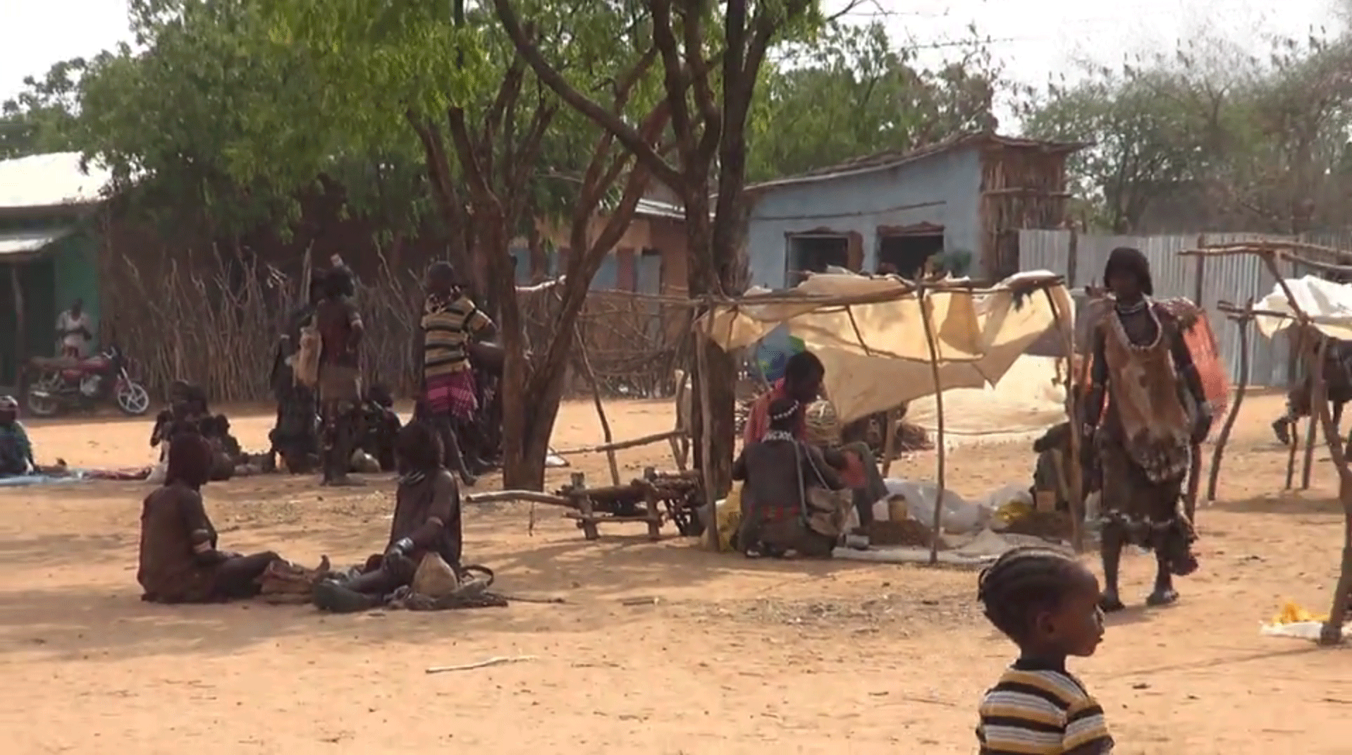 可怕的是非洲原始部落野人还是文明时代的游客?