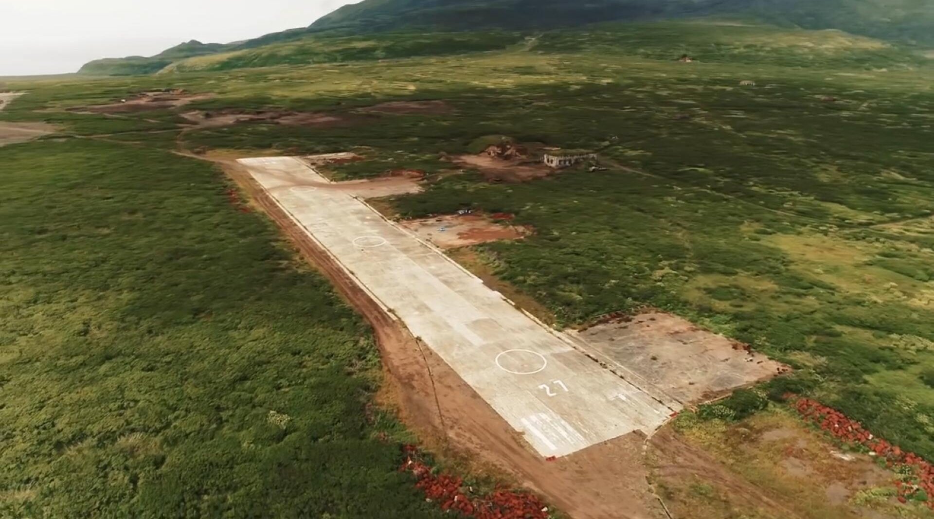 迷彩派视频【二战时废弃的机场 如今依旧.