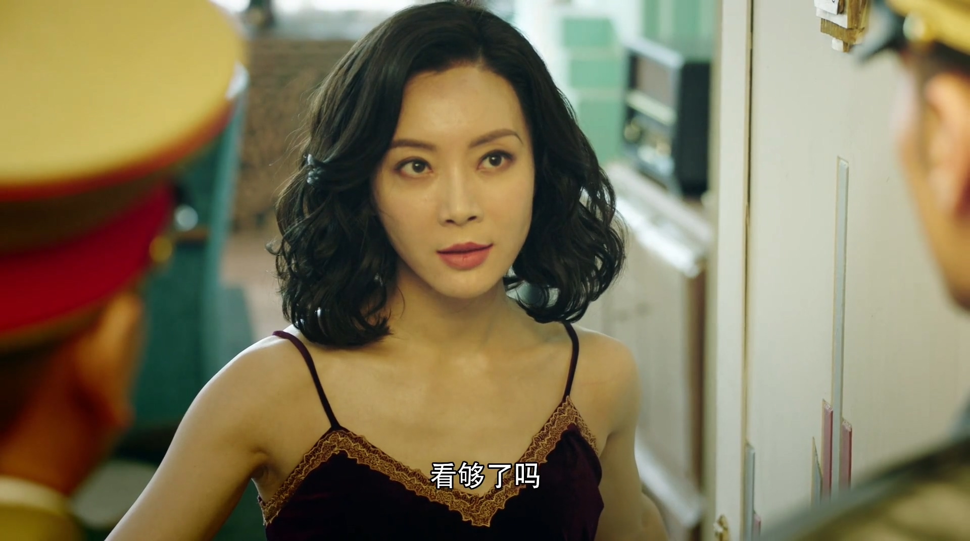 她曾被嘲不够妈妈漂亮,为有女人味而穿旗袍,如今一举成名