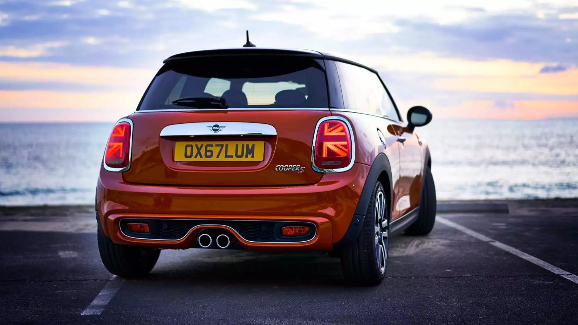 奥迪是灯具制造厂?我mini第一个不服!