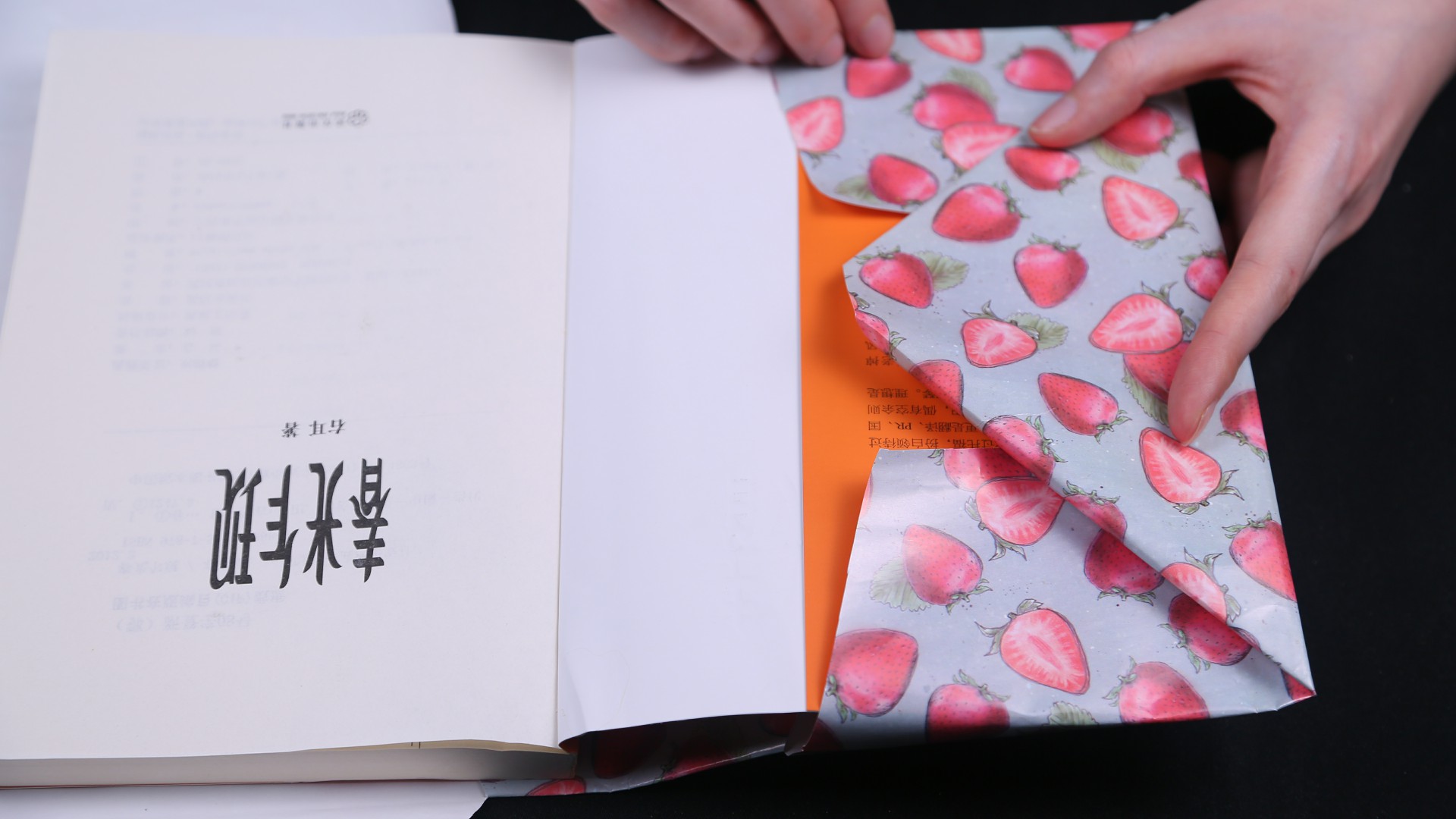 塑料书皮花钱又不环保,今天教你两种书皮包法,过程简单又环保|环保|书皮|书皮纸_新浪新闻