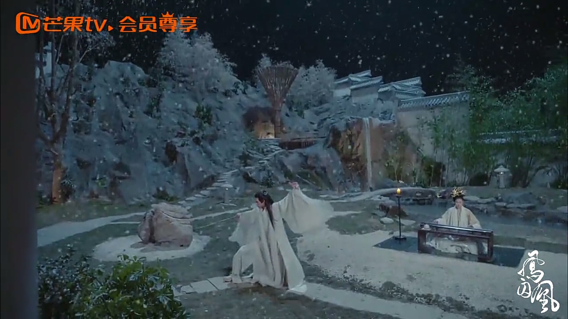 "凤囚凰"容止为楚玉弹琴舞剑,没有套路,没有腹黑