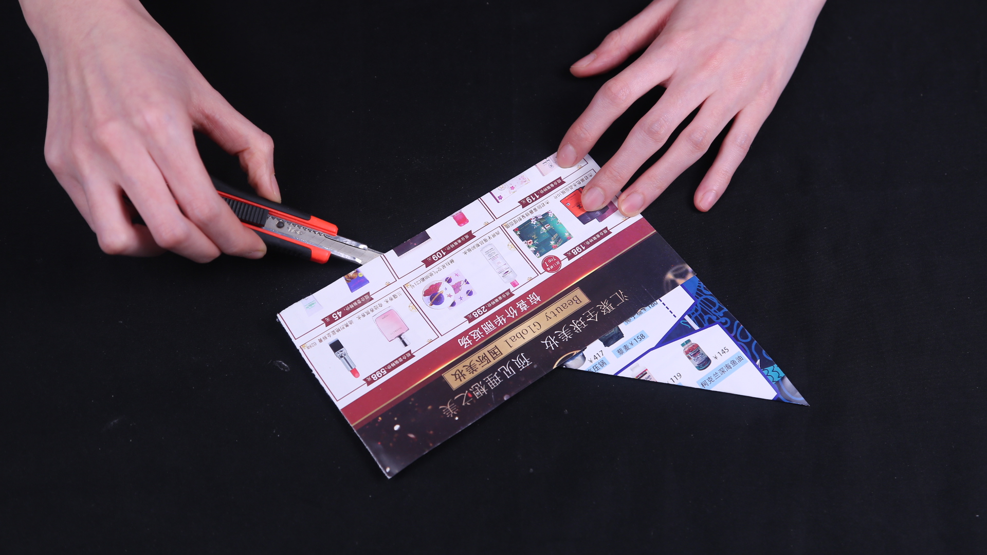 别把广告宣传单当垃圾,简单裁一刀折几下,变废为宝真好用