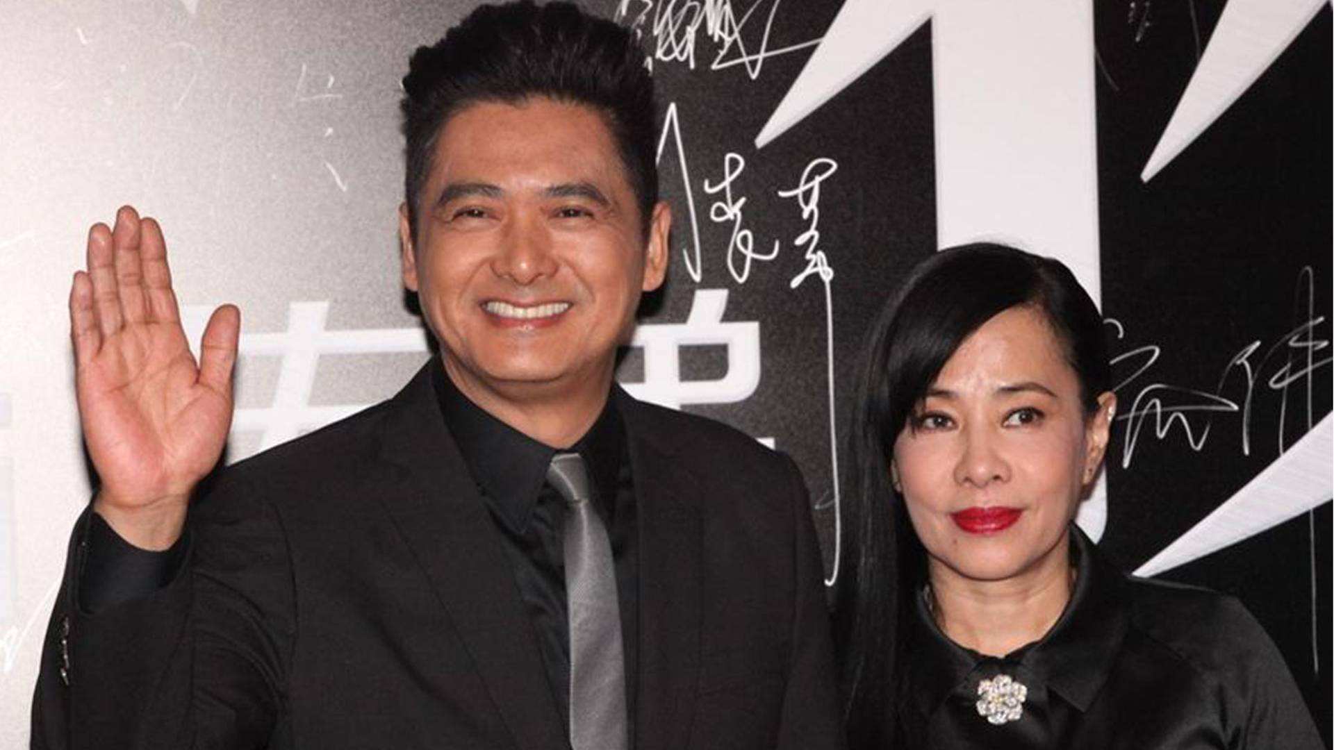 赌神》系列的影片曾经可以说是非常火爆啊,周润发,任达华,邓光荣等人